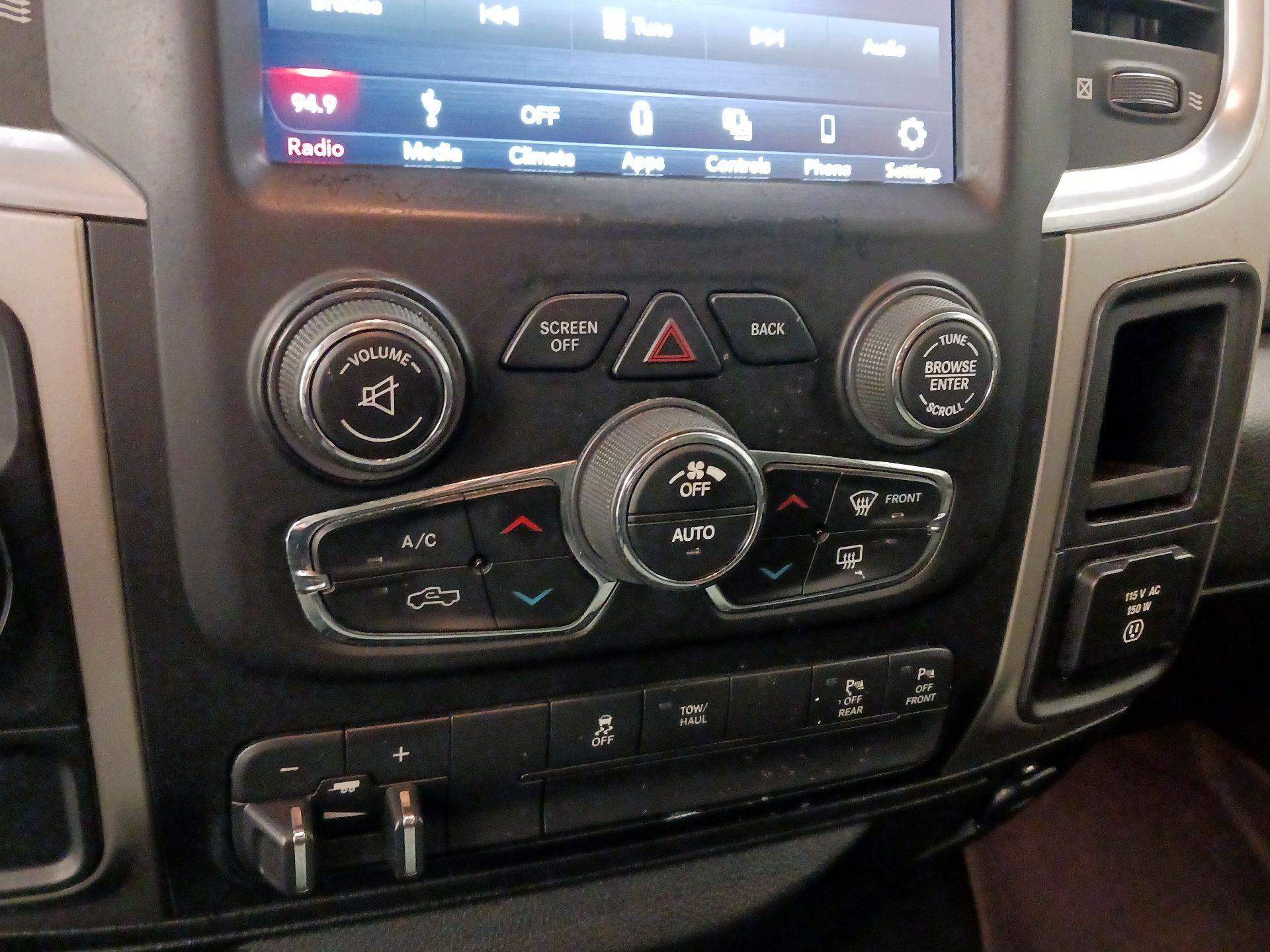 Thumbnail: 2019 RAM 1500 Classic - 16