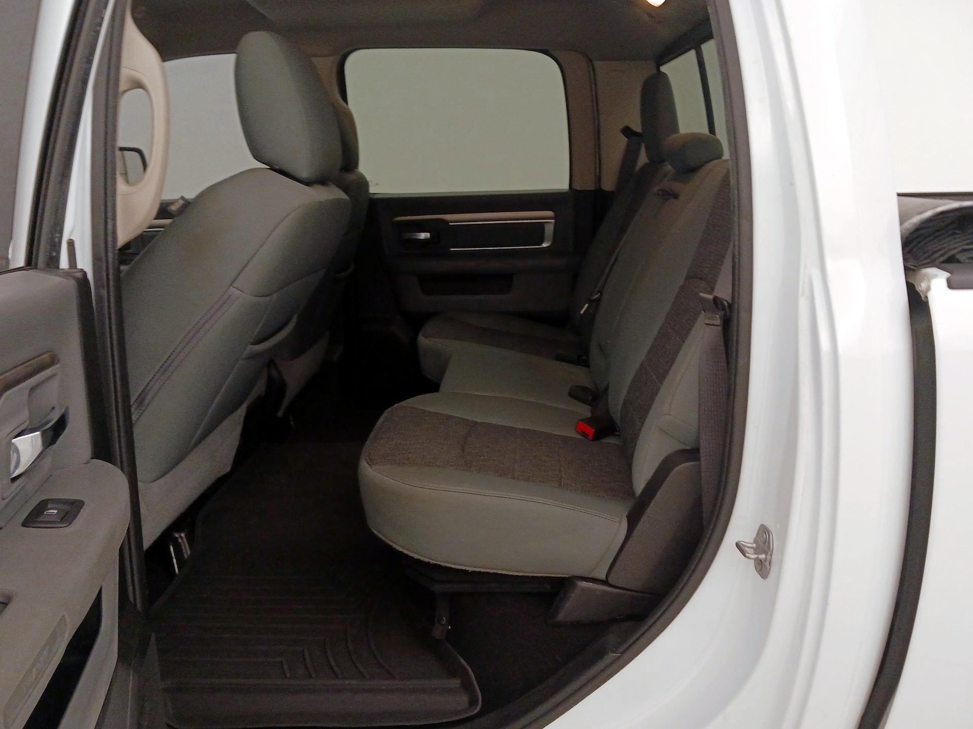 Thumbnail: 2019 RAM 1500 Classic - 19