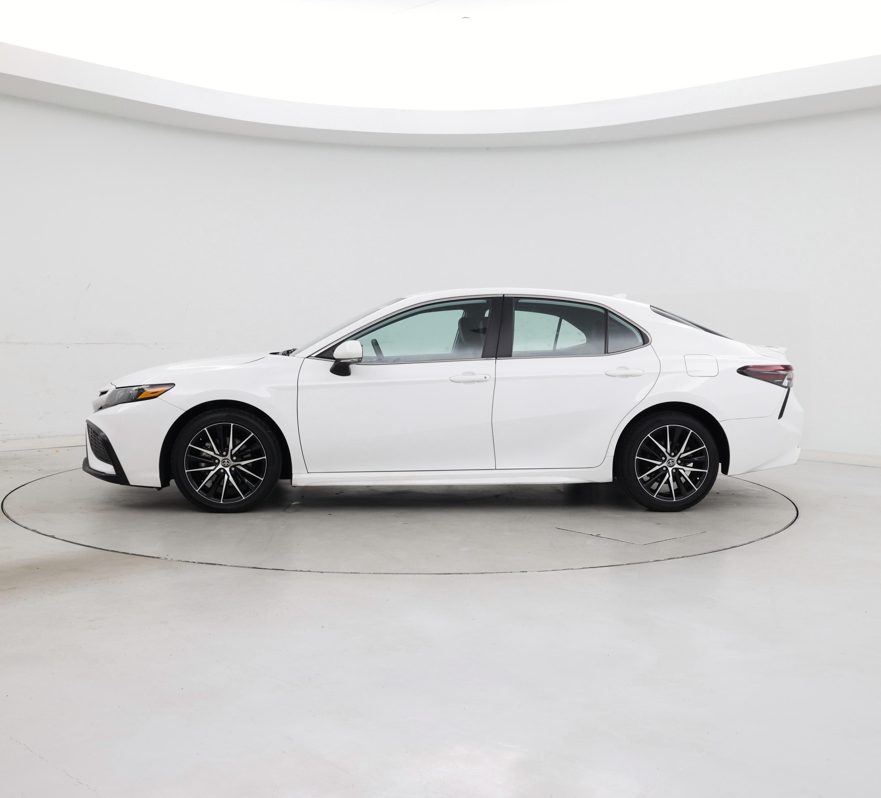 Thumbnail: 2022 Toyota Camry - 3