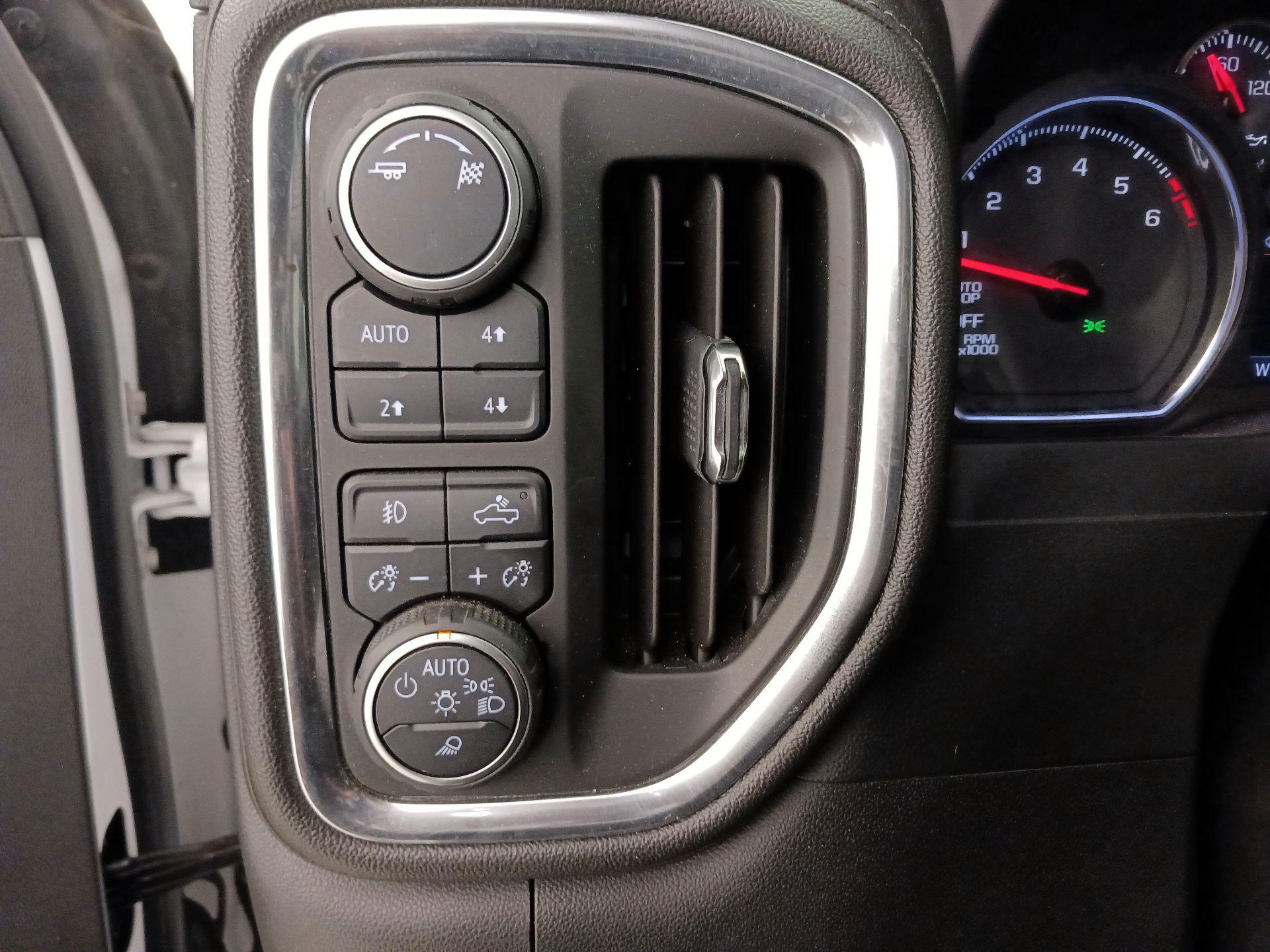 Thumbnail: 2019 Chevrolet Silverado 1500 - 13