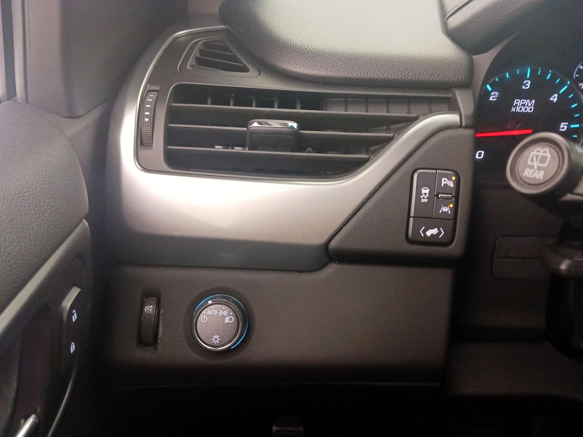 Thumbnail: 2017 Chevrolet Tahoe - 13