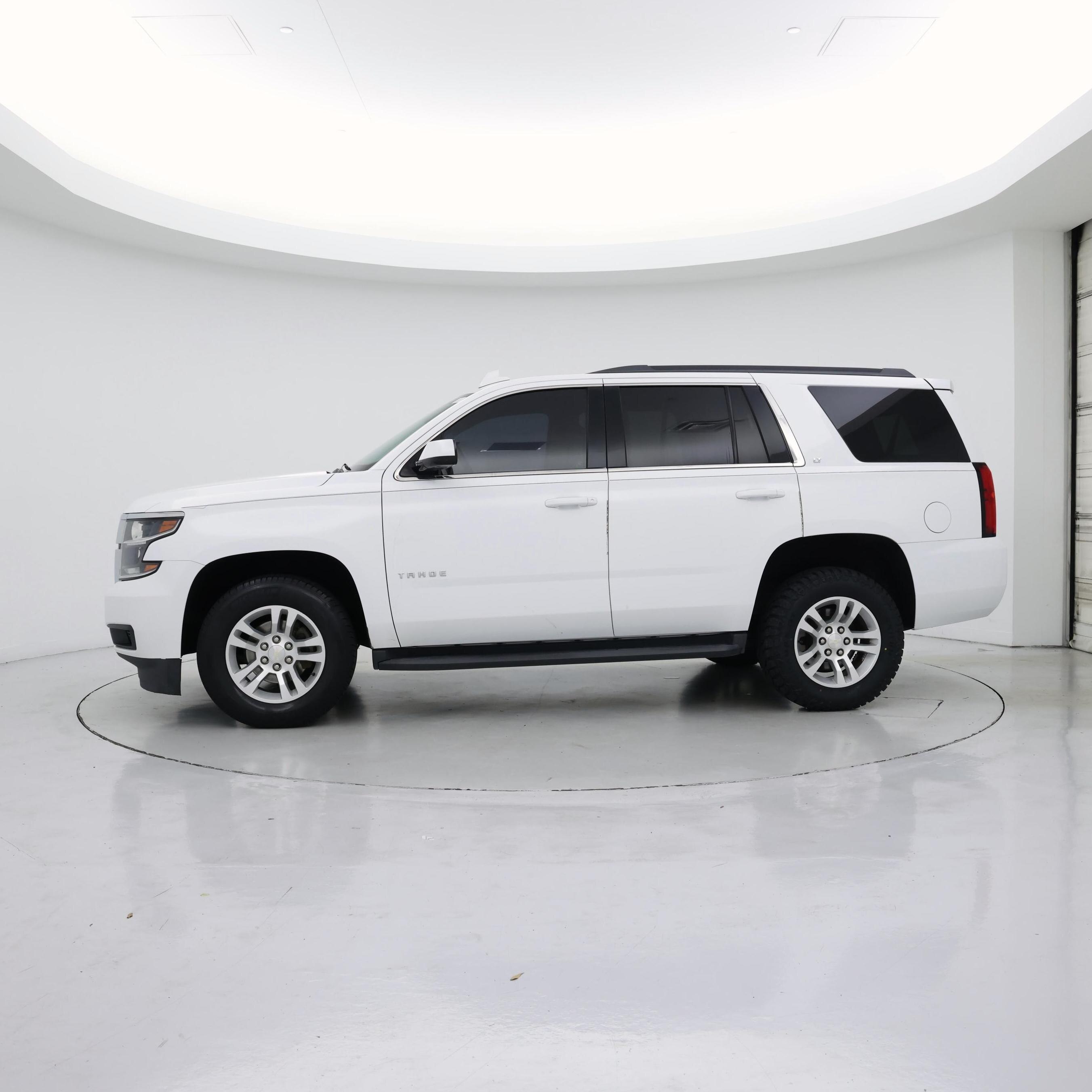 Thumbnail: 2017 Chevrolet Tahoe - 3