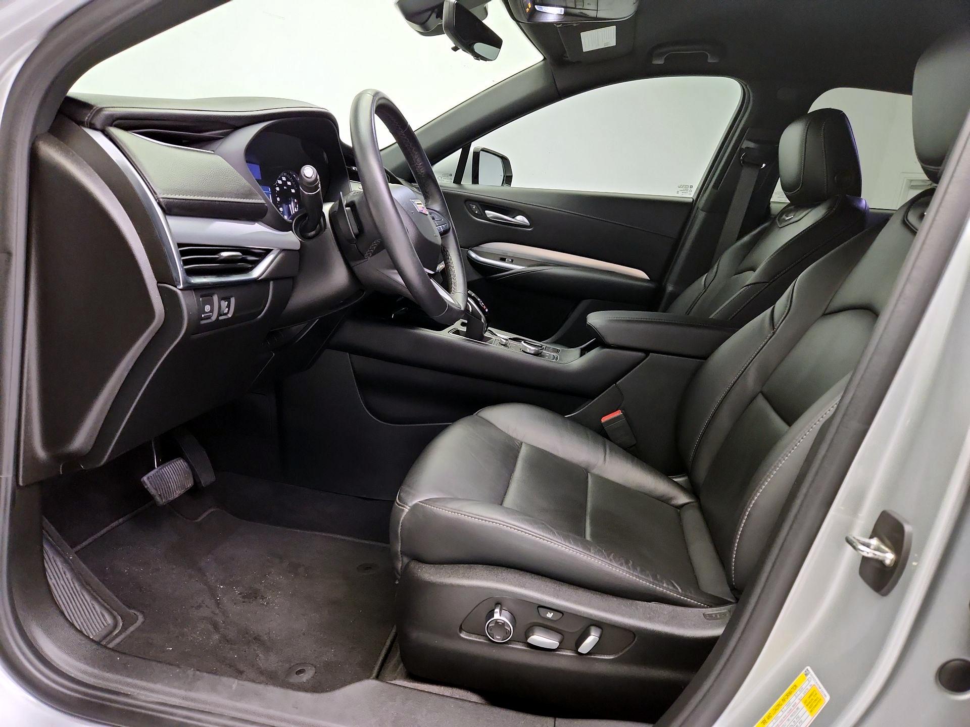 Thumbnail: 2022 Cadillac XT4 - 11