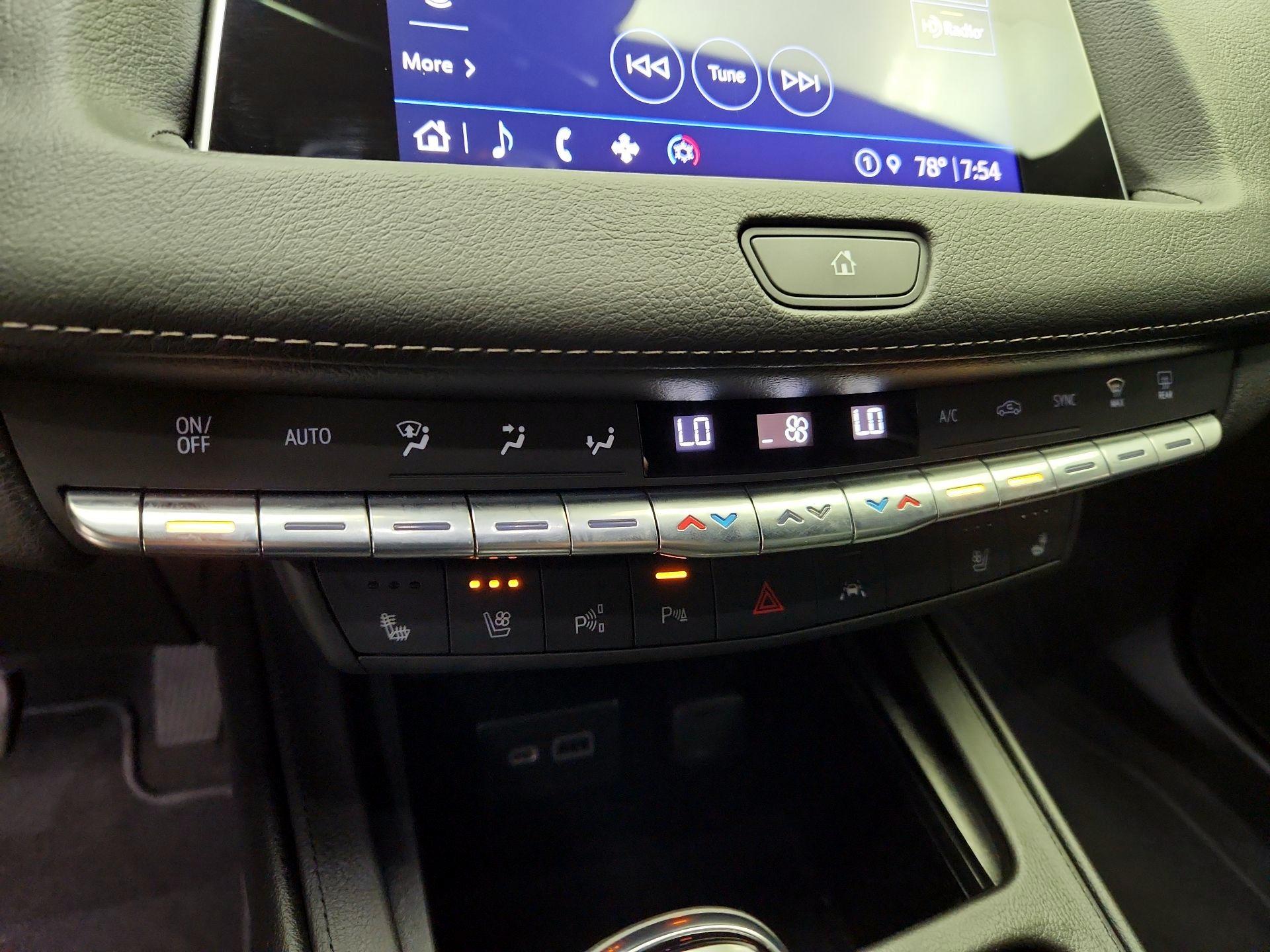 Thumbnail: 2022 Cadillac XT4 - 16