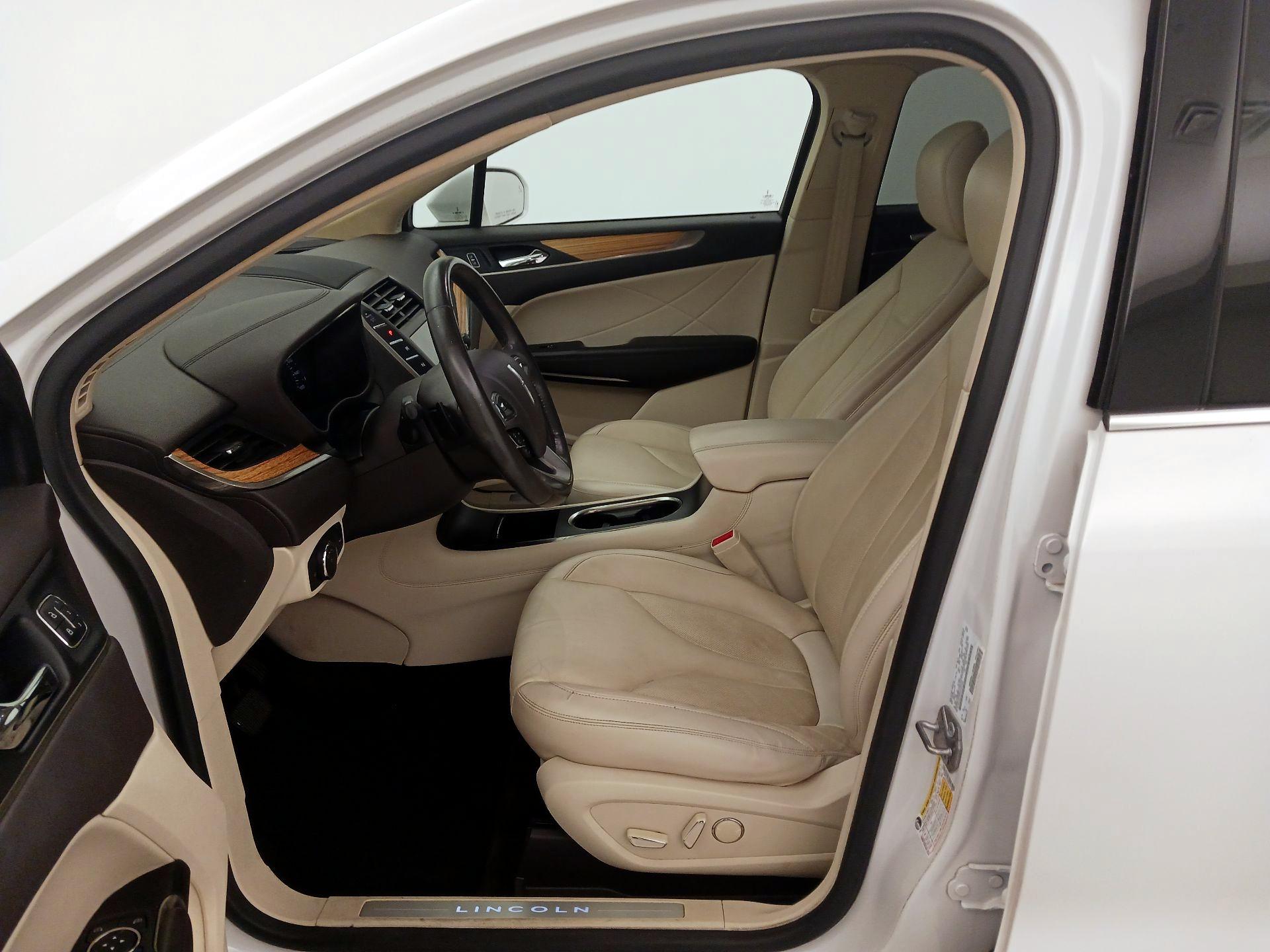 Thumbnail: 2016 Lincoln MKC - 11