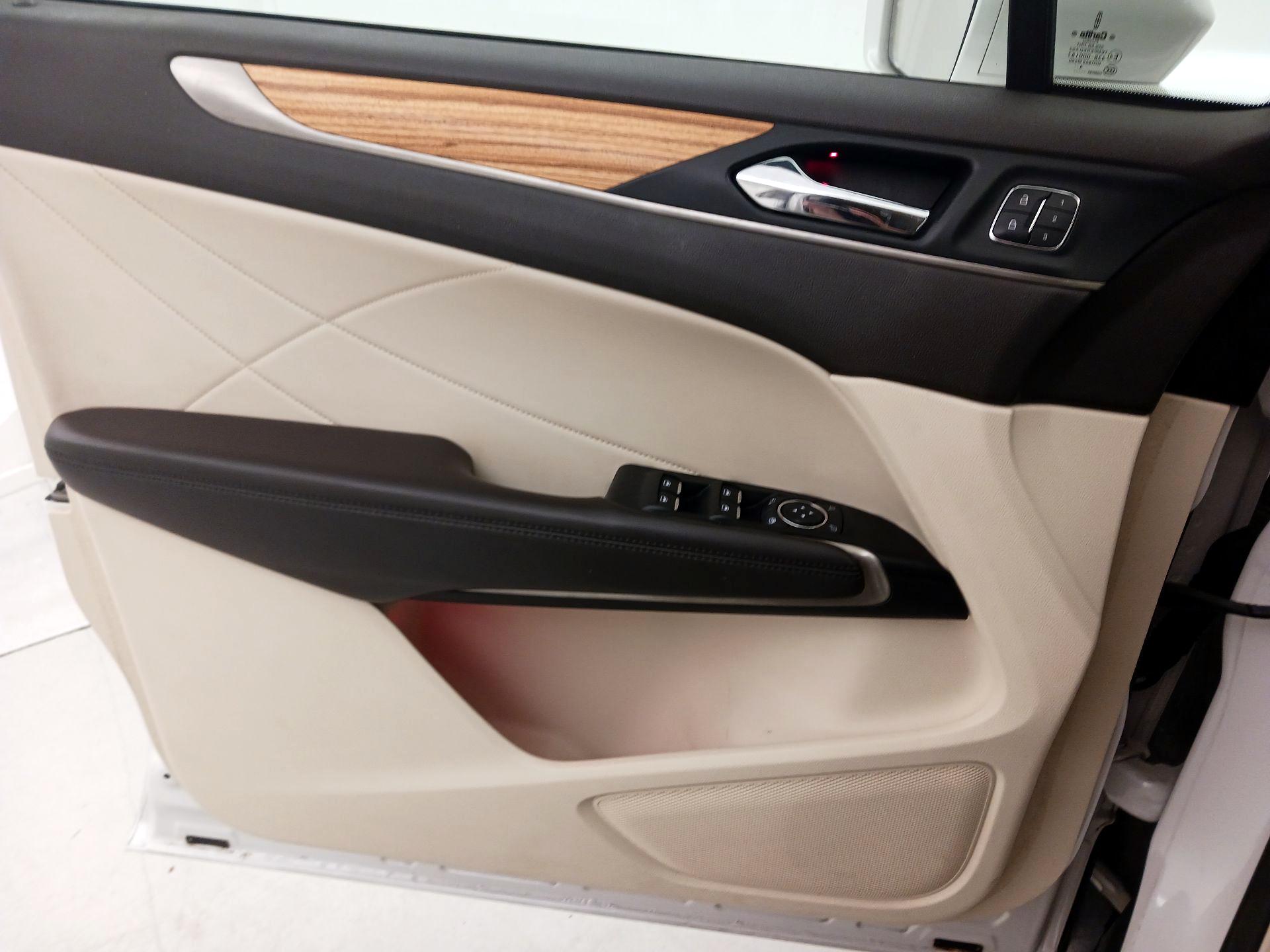 Thumbnail: 2016 Lincoln MKC - 12
