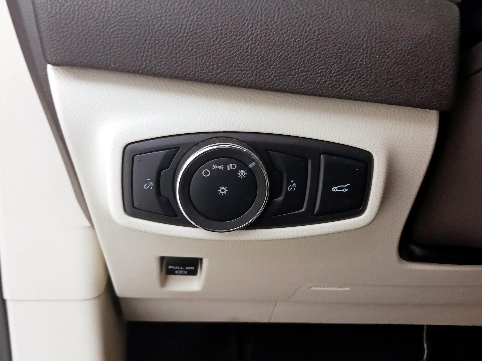 Thumbnail: 2016 Lincoln MKC - 13