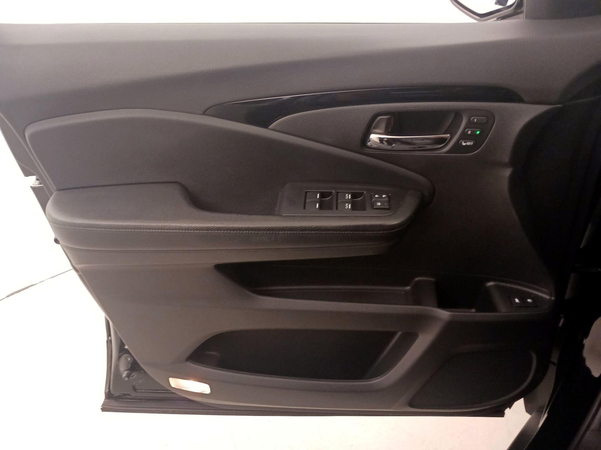 Thumbnail: 2020 Honda Pilot - 12