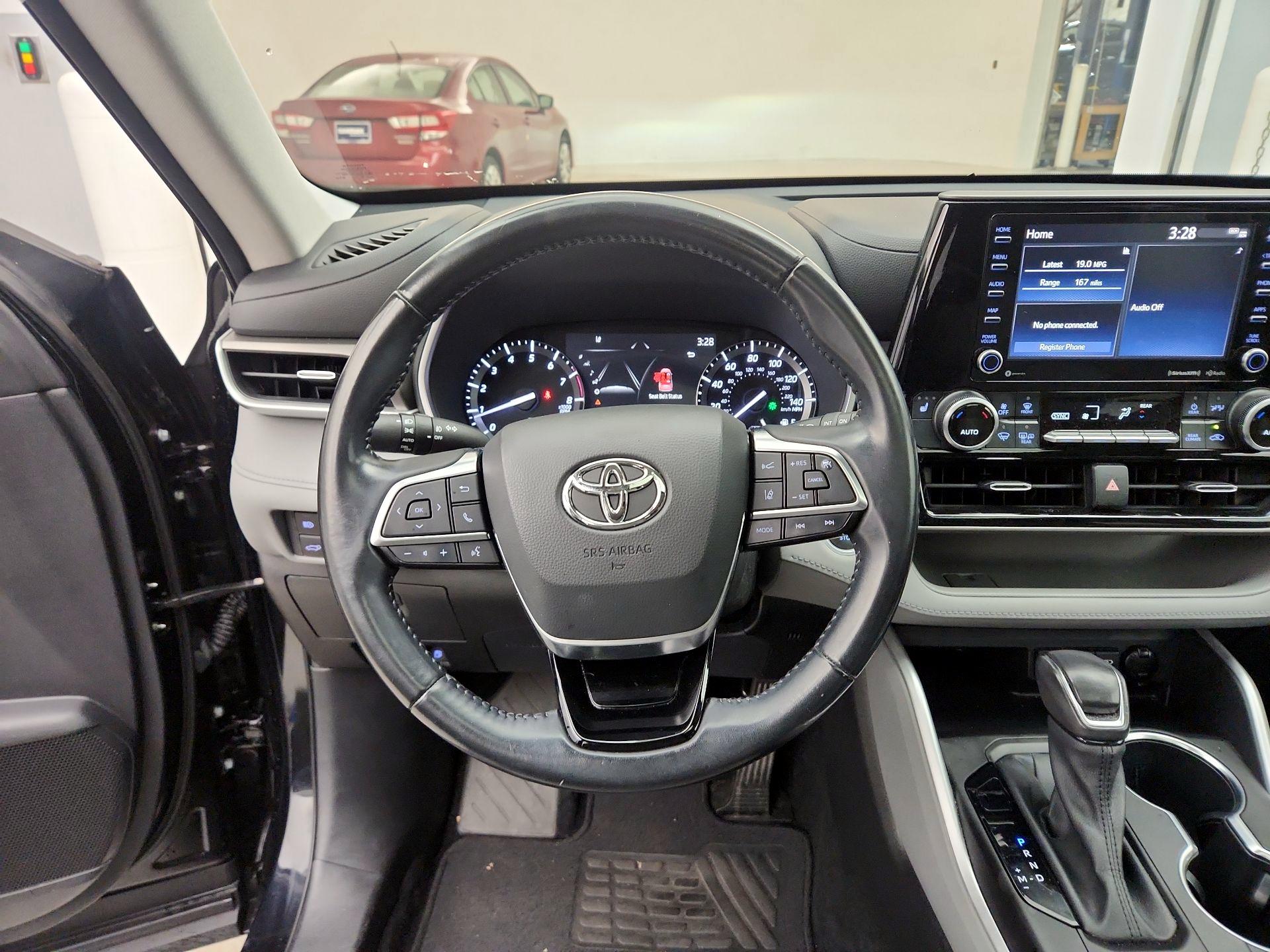 Thumbnail: 2021 Toyota Highlander - 10