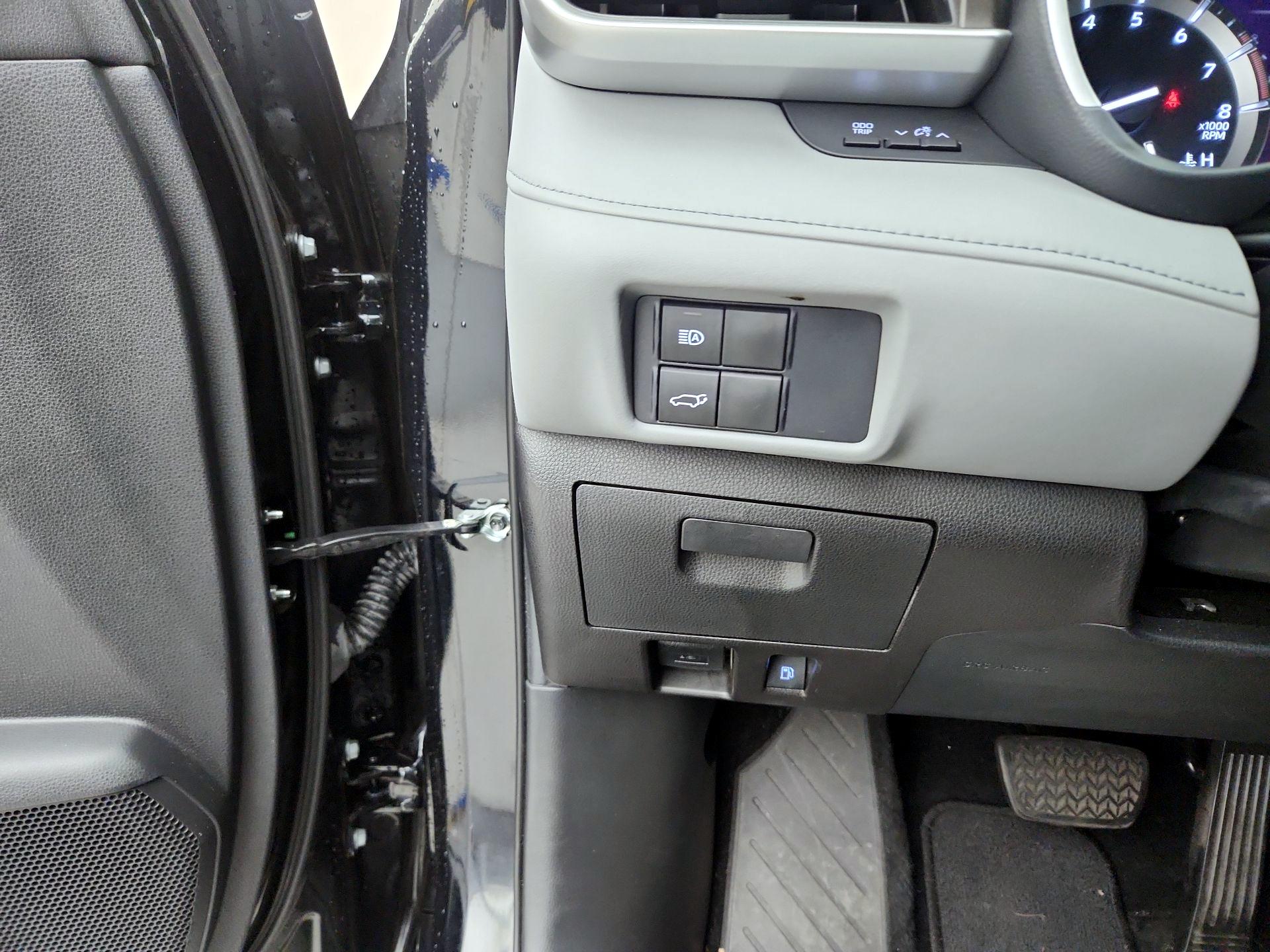 Thumbnail: 2021 Toyota Highlander - 13