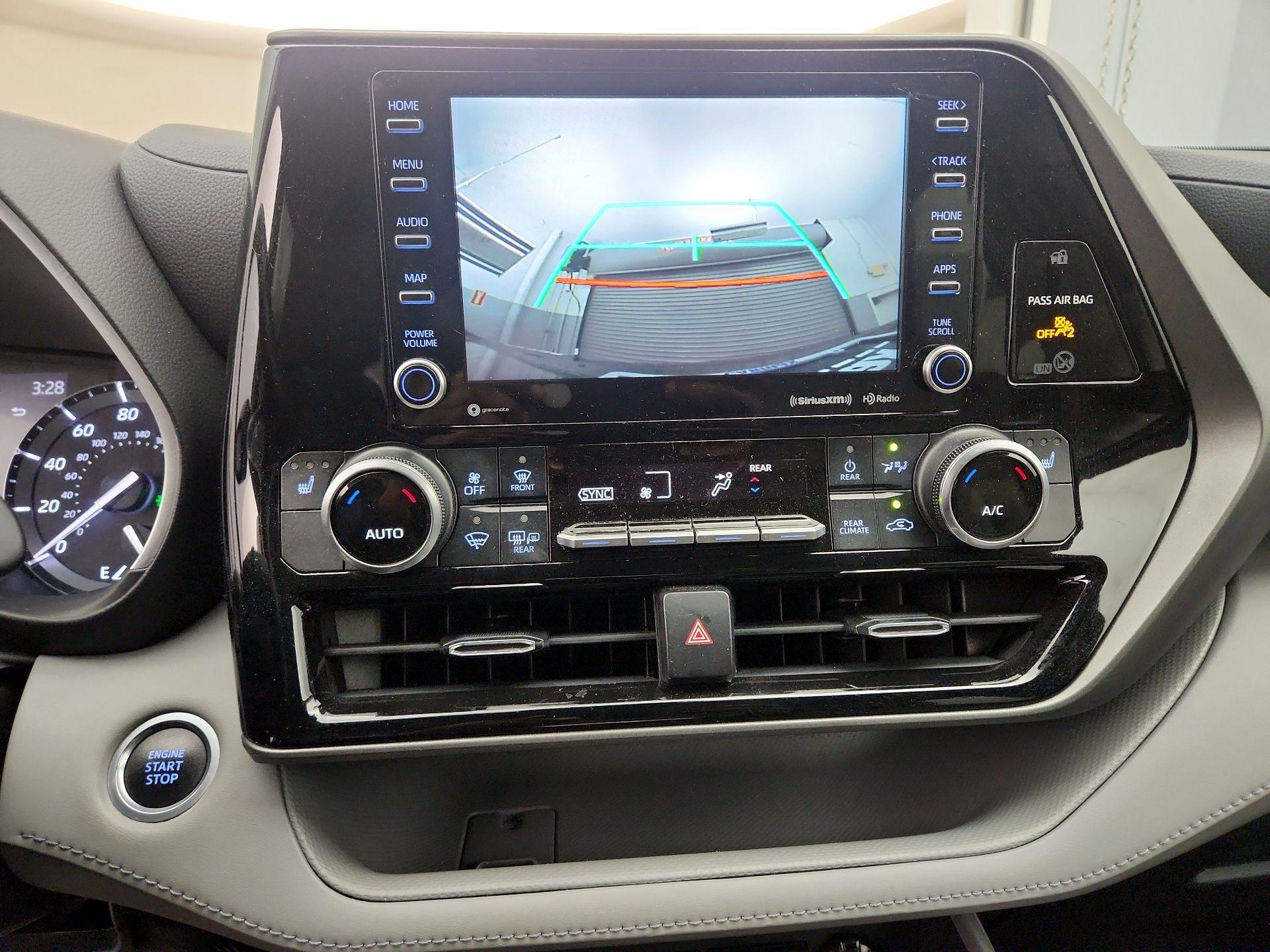 Thumbnail: 2021 Toyota Highlander - 14