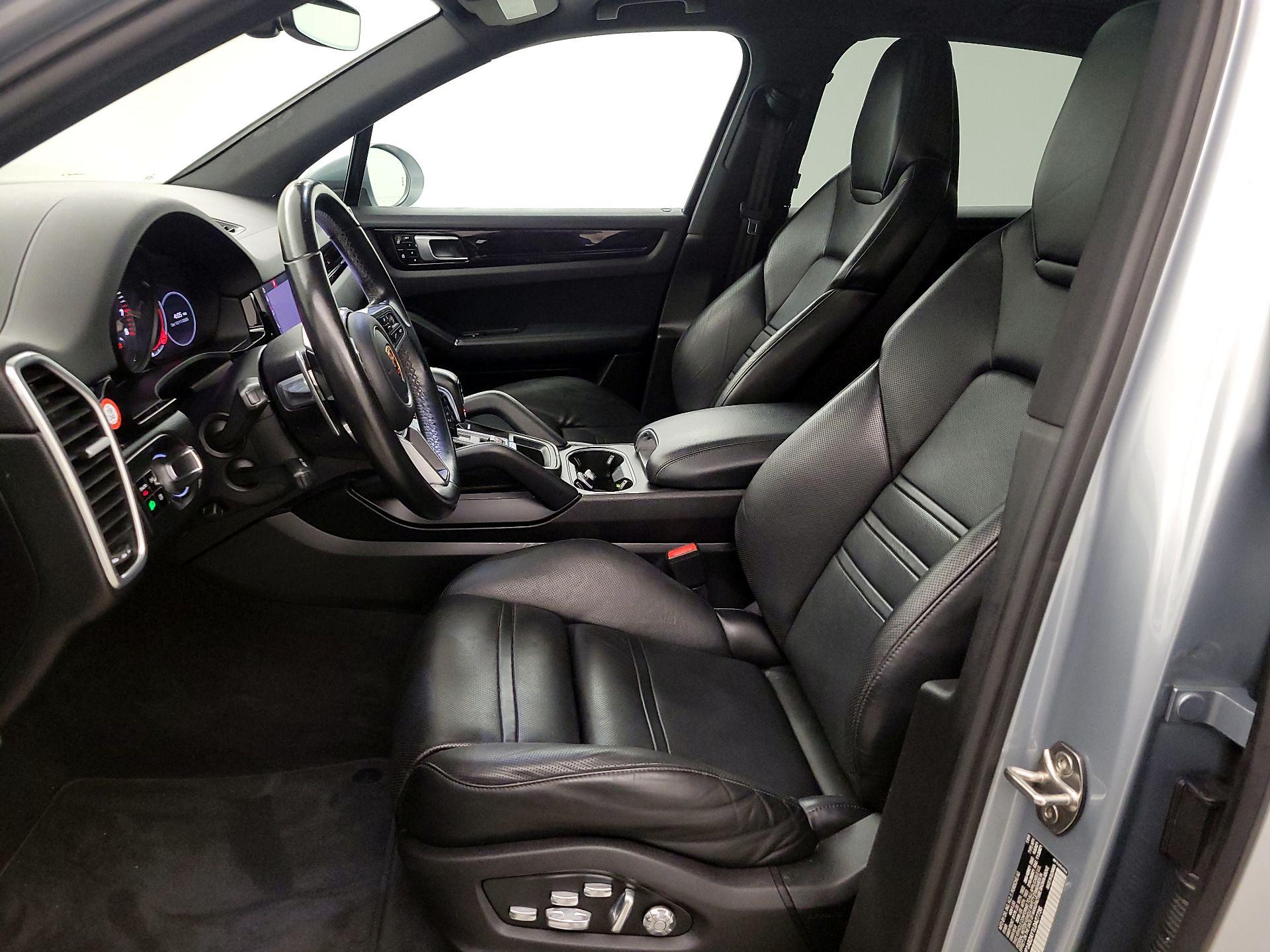 Thumbnail: 2020 Porsche Cayenne - 11