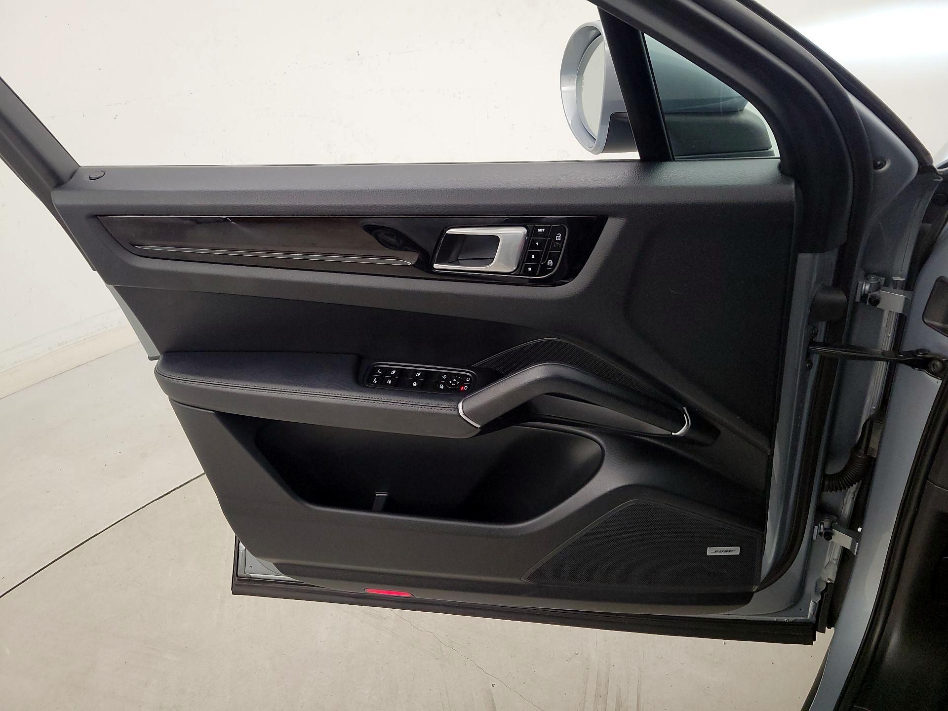 Thumbnail: 2020 Porsche Cayenne - 12