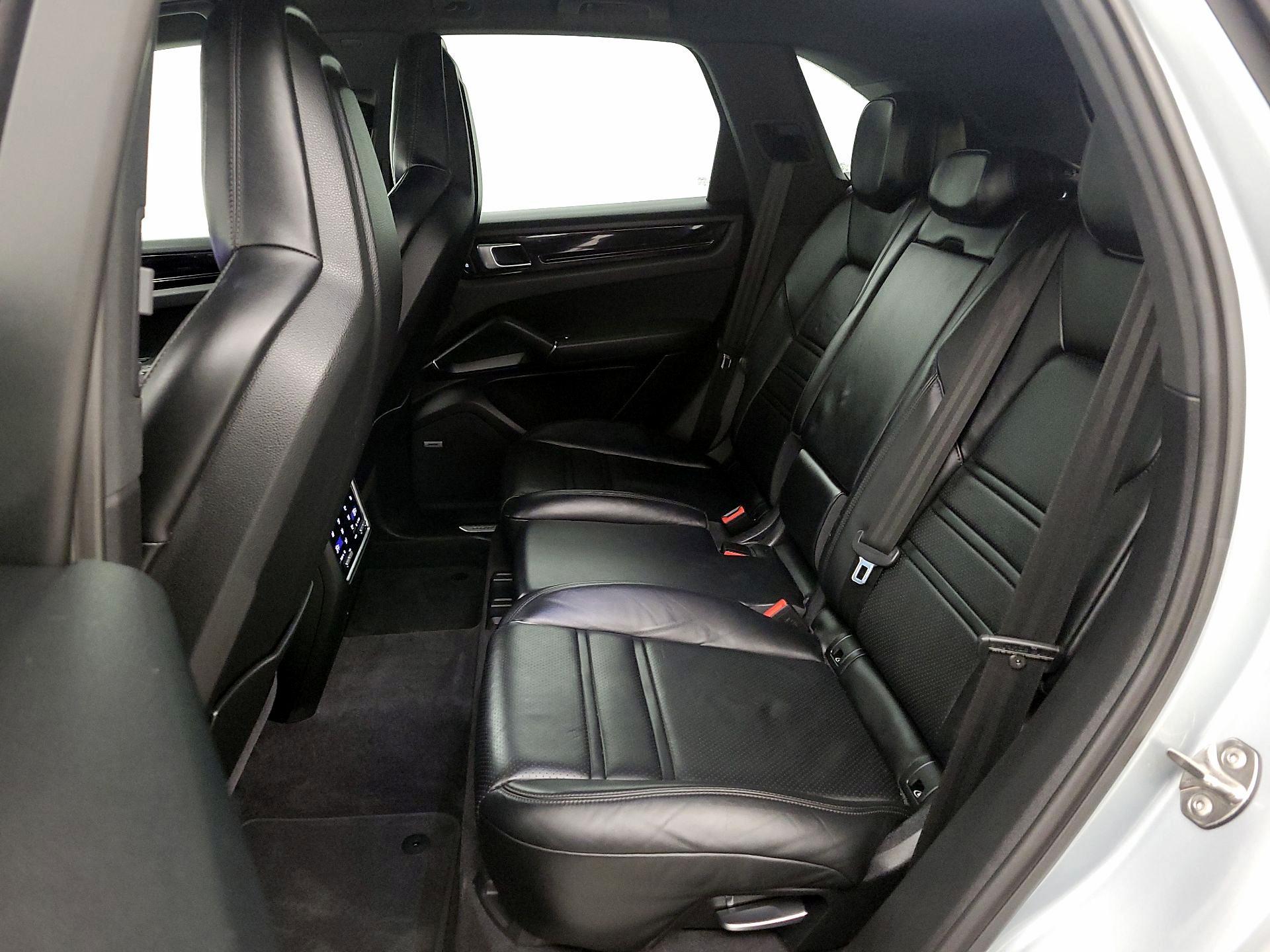 Thumbnail: 2020 Porsche Cayenne - 20