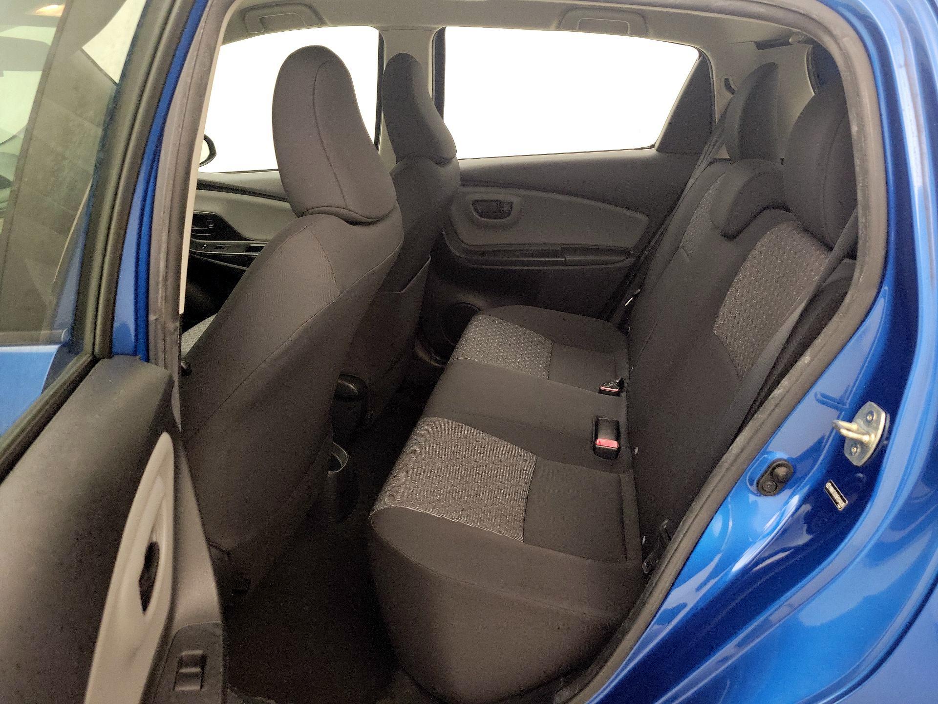 Thumbnail: 2015 Toyota Yaris - 18