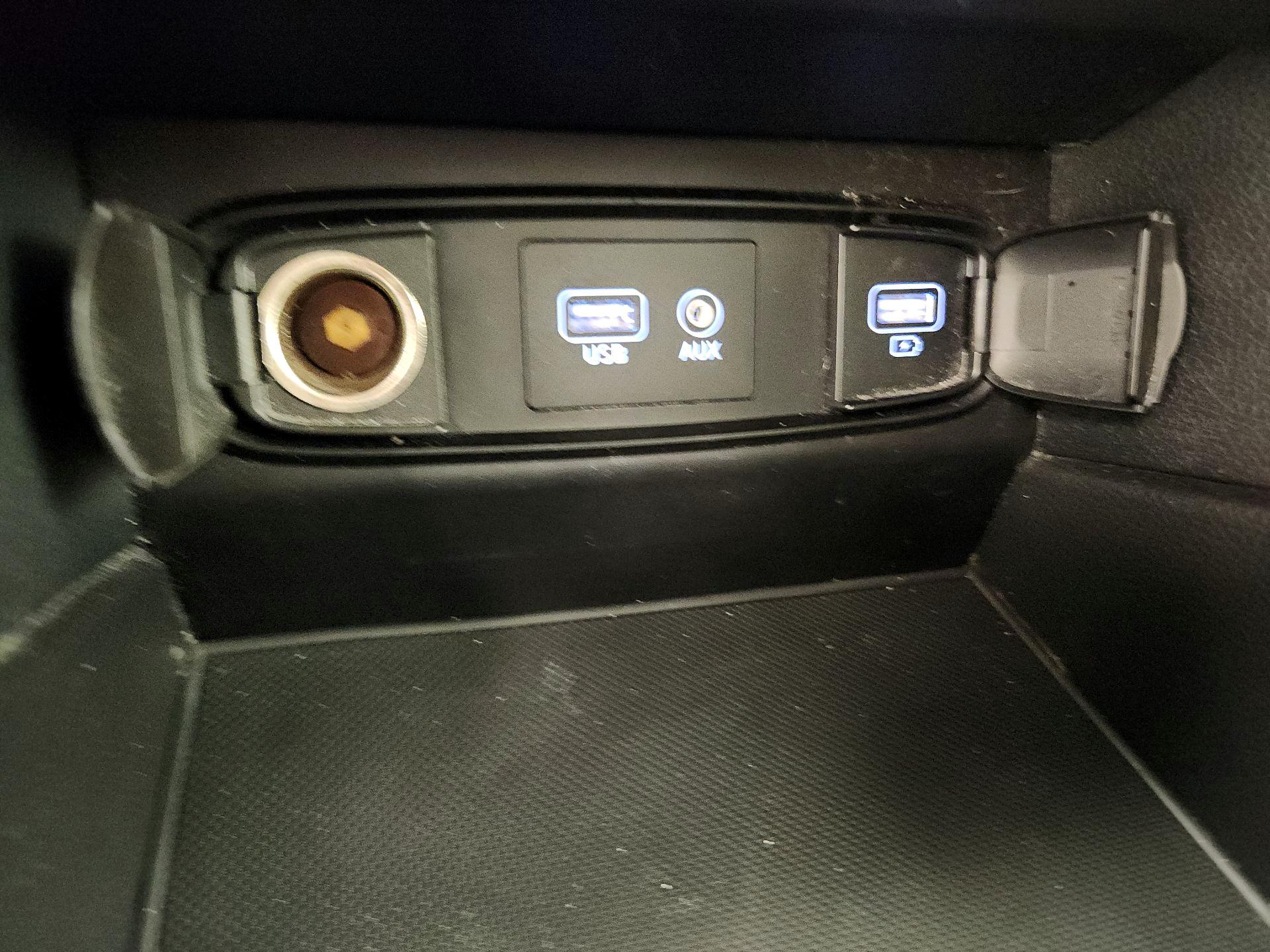 Thumbnail: 2019 Hyundai Santa Fe - 18