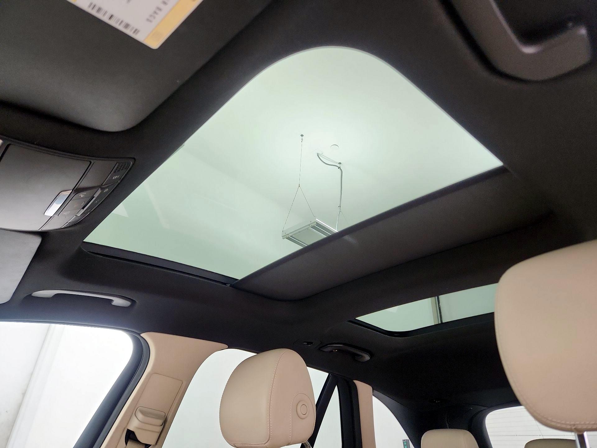 Thumbnail: 2017 Mercedes-Benz GLC - 18