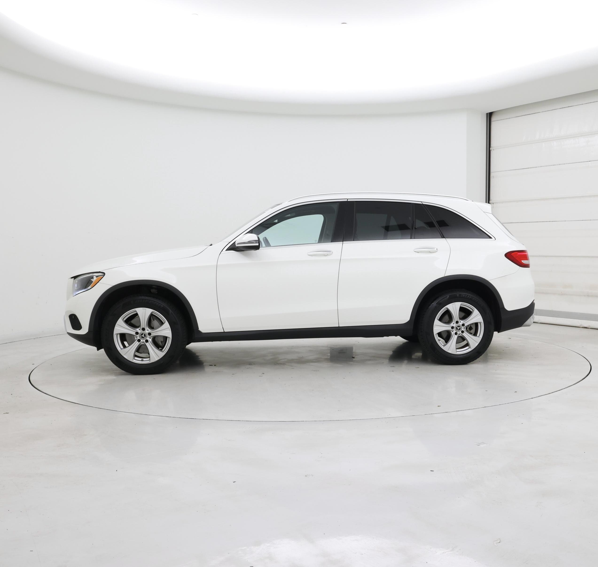 Thumbnail: 2017 Mercedes-Benz GLC - 3