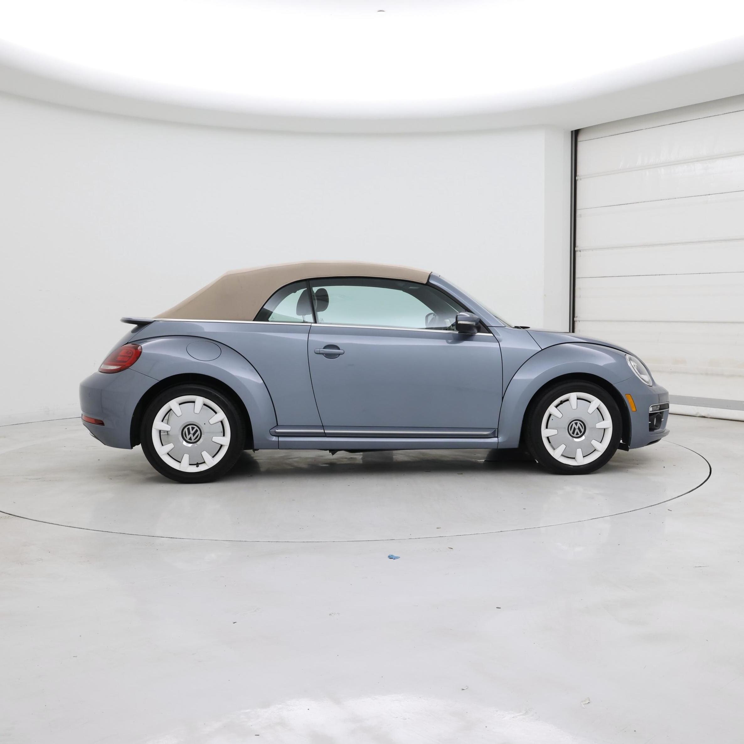 Thumbnail: 2019 Volkswagen Beetle - 7