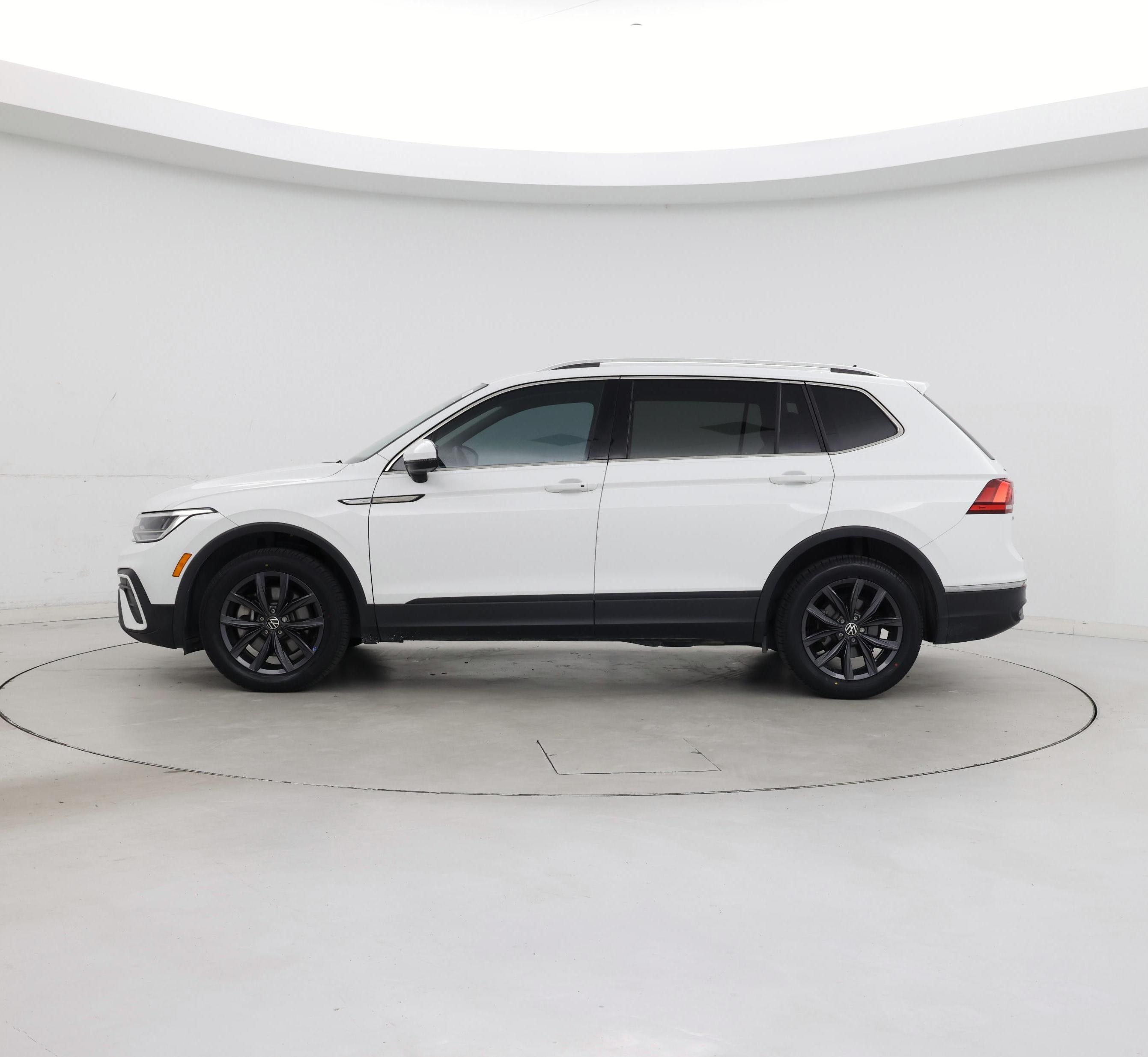 Thumbnail: 2022 Volkswagen Tiguan - 3