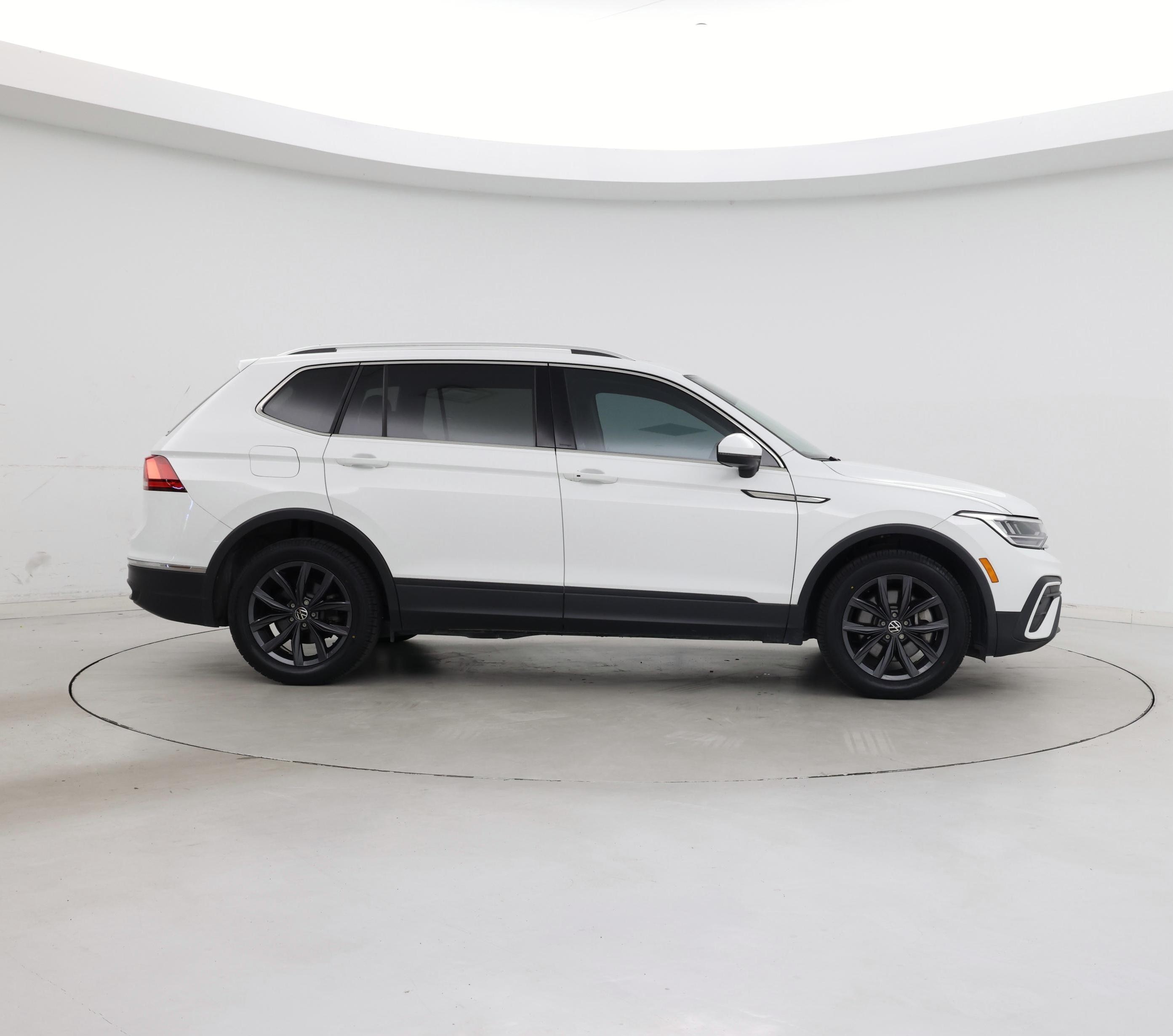 Thumbnail: 2022 Volkswagen Tiguan - 7