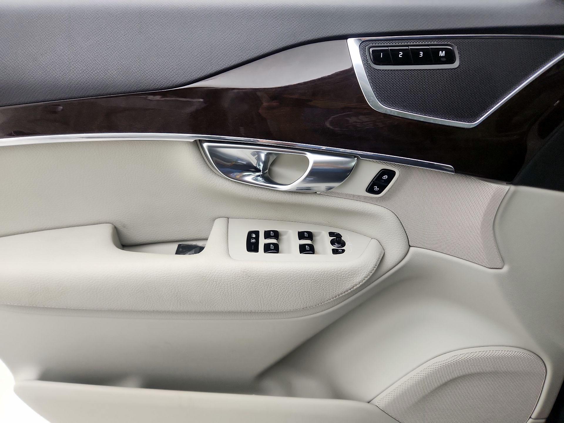 Thumbnail: 2017 Volvo XC90 - 12