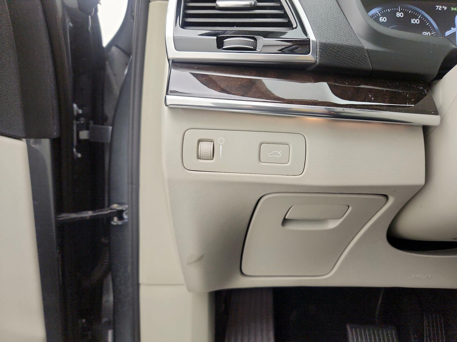 Thumbnail: 2017 Volvo XC90 - 13