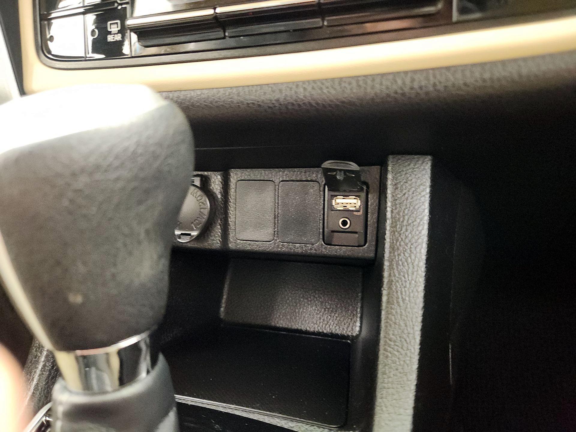 Thumbnail: 2018 Toyota Corolla - 18