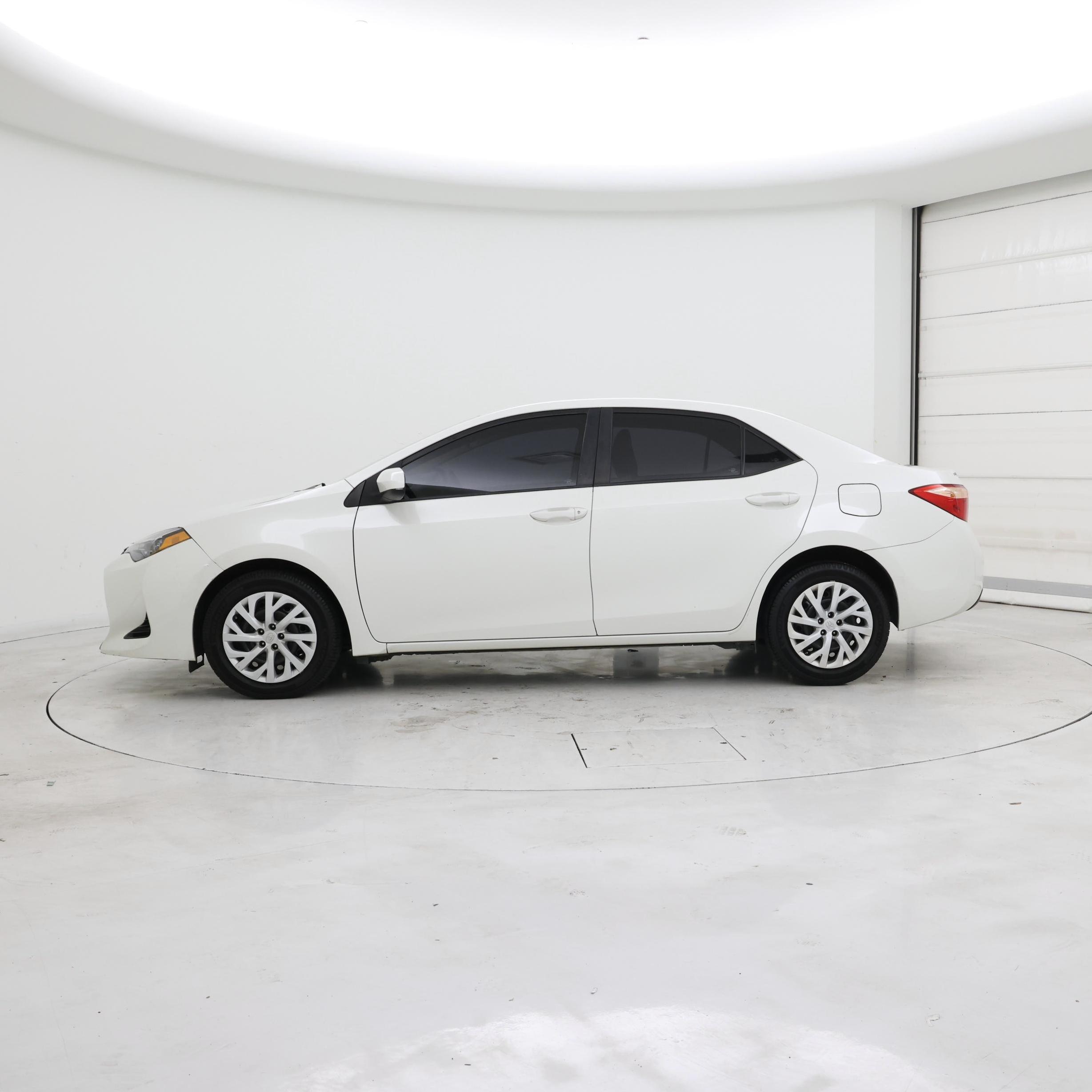 Thumbnail: 2018 Toyota Corolla - 3