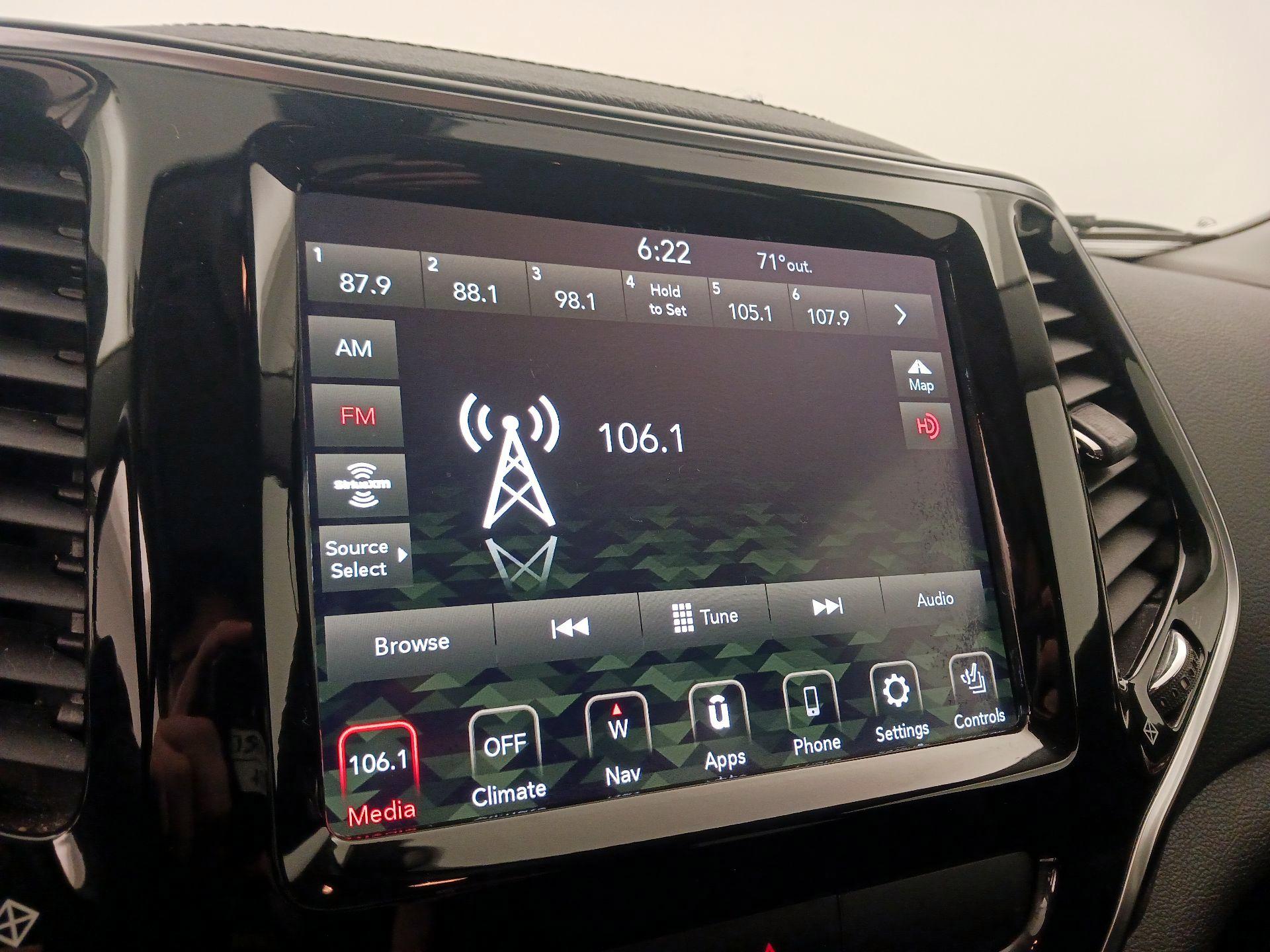 Thumbnail: 2020 Jeep Cherokee - 16