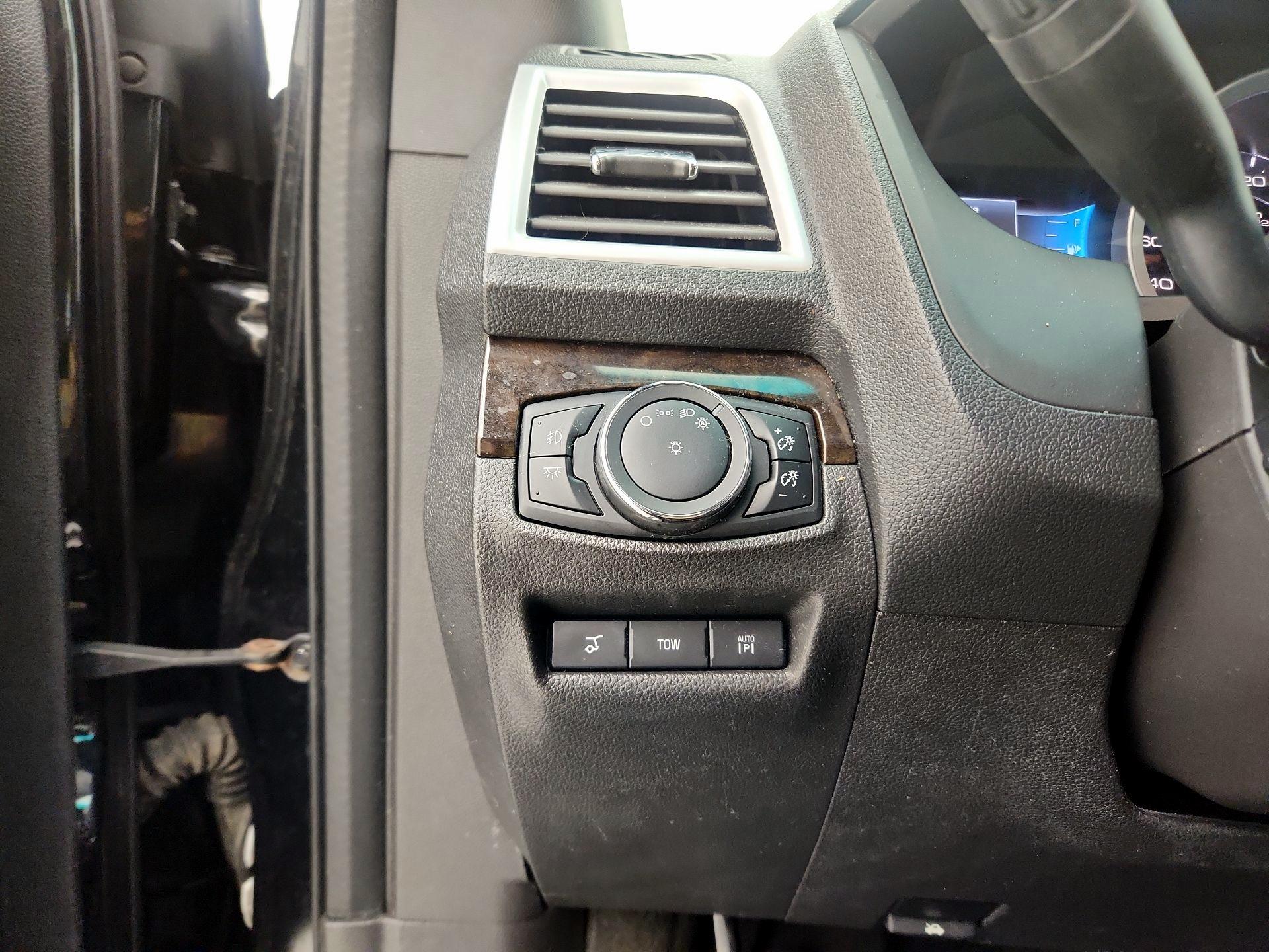 Thumbnail: 2015 Ford Explorer - 13