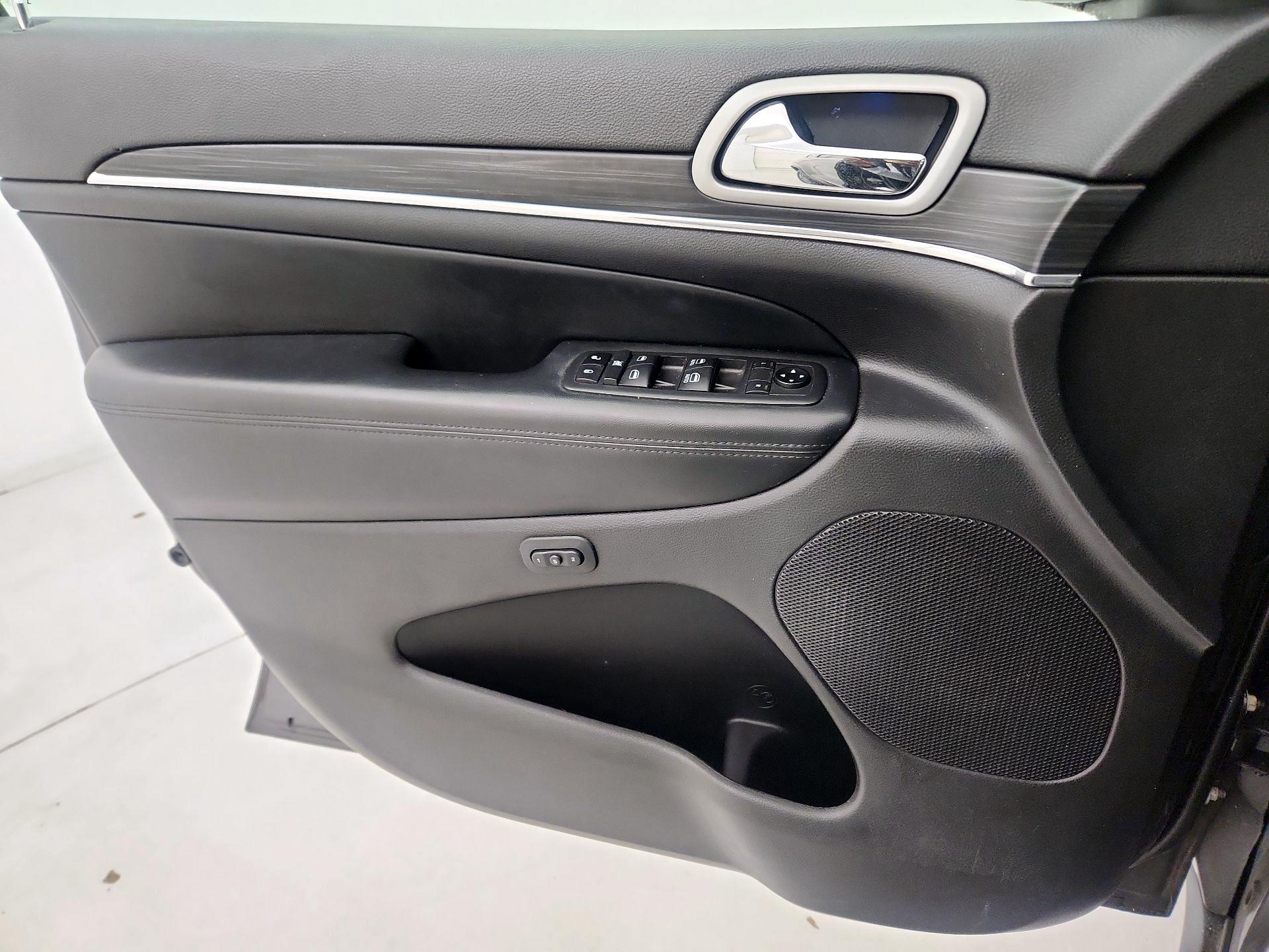 Thumbnail: 2021 Jeep Grand Cherokee - 12