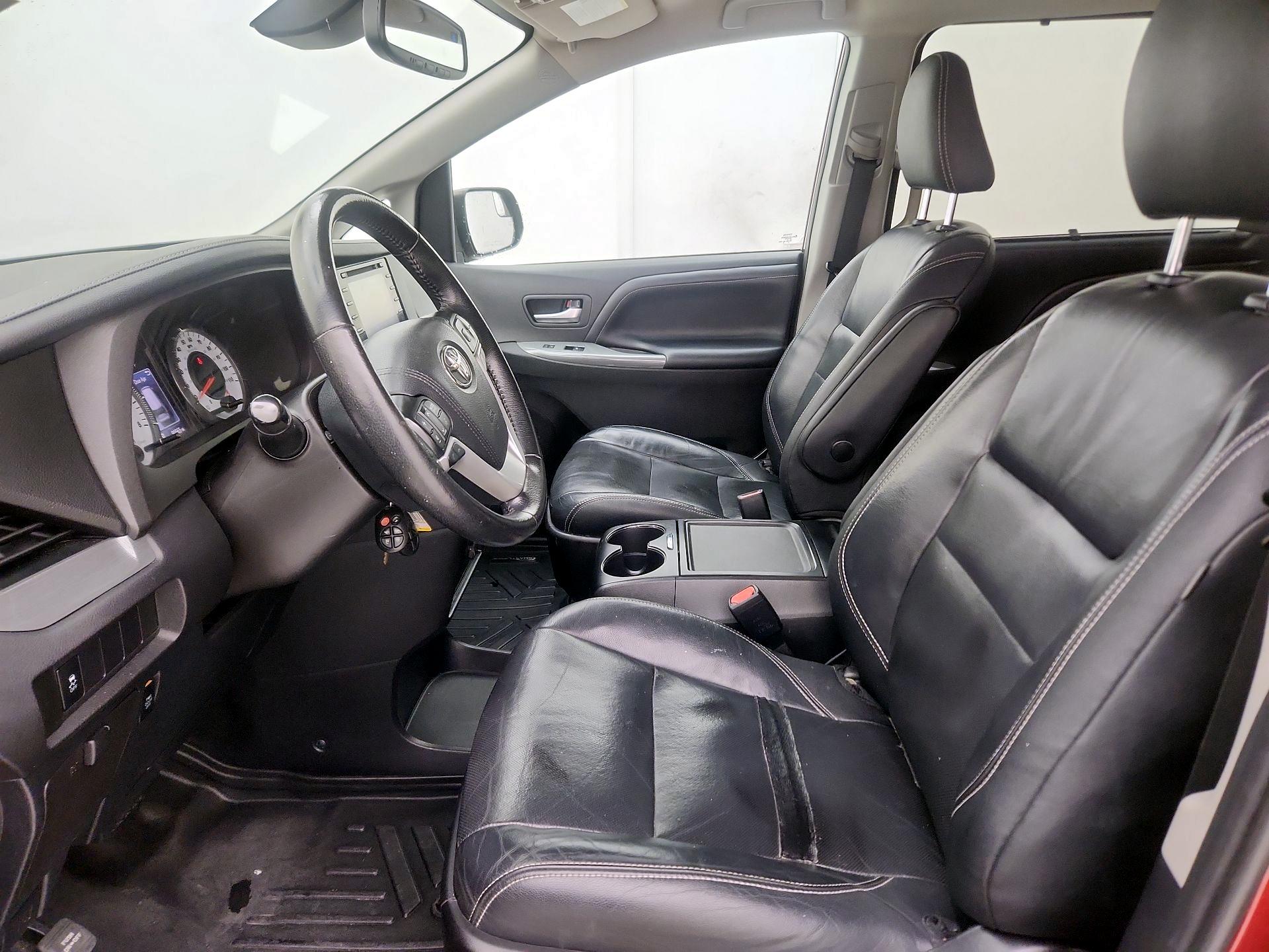 Thumbnail: 2019 Toyota Sienna - 11