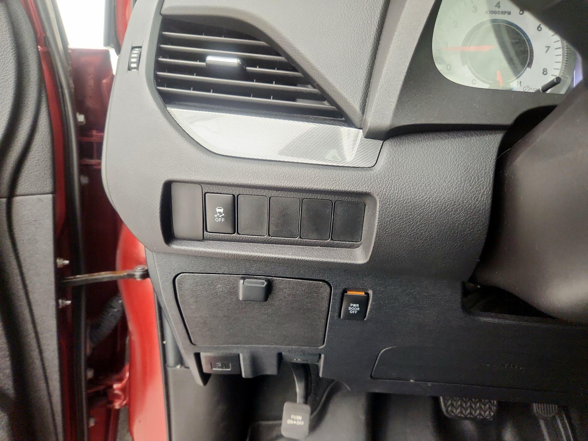 Thumbnail: 2019 Toyota Sienna - 13