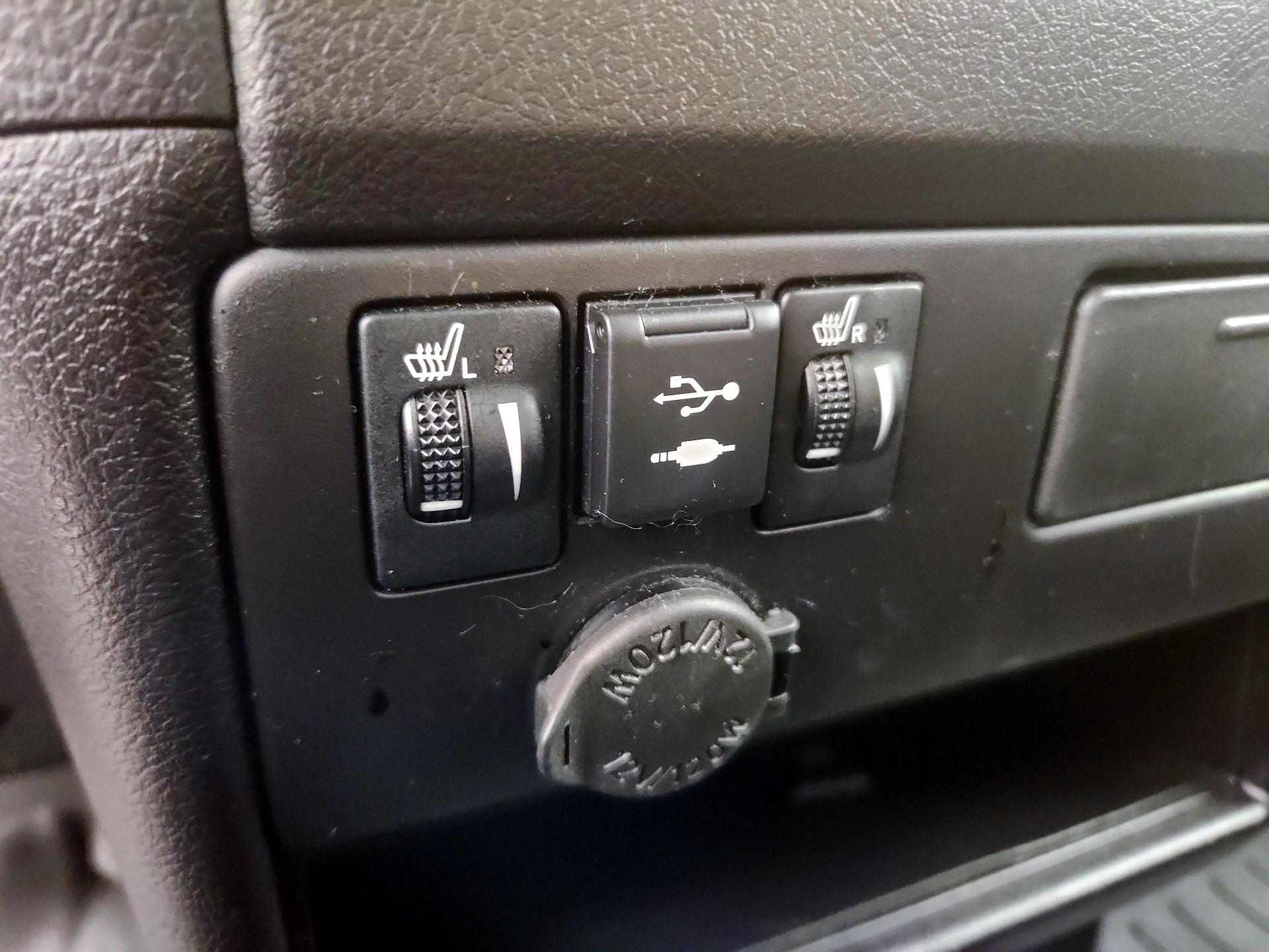 Thumbnail: 2019 Toyota Sienna - 18