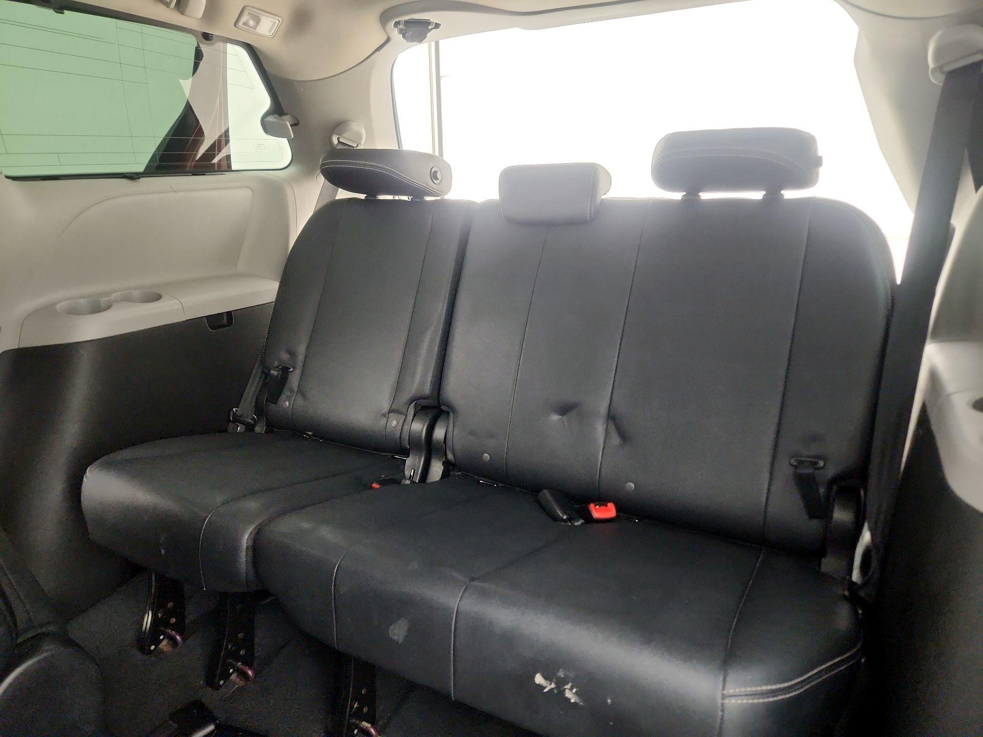 Thumbnail: 2019 Toyota Sienna - 20