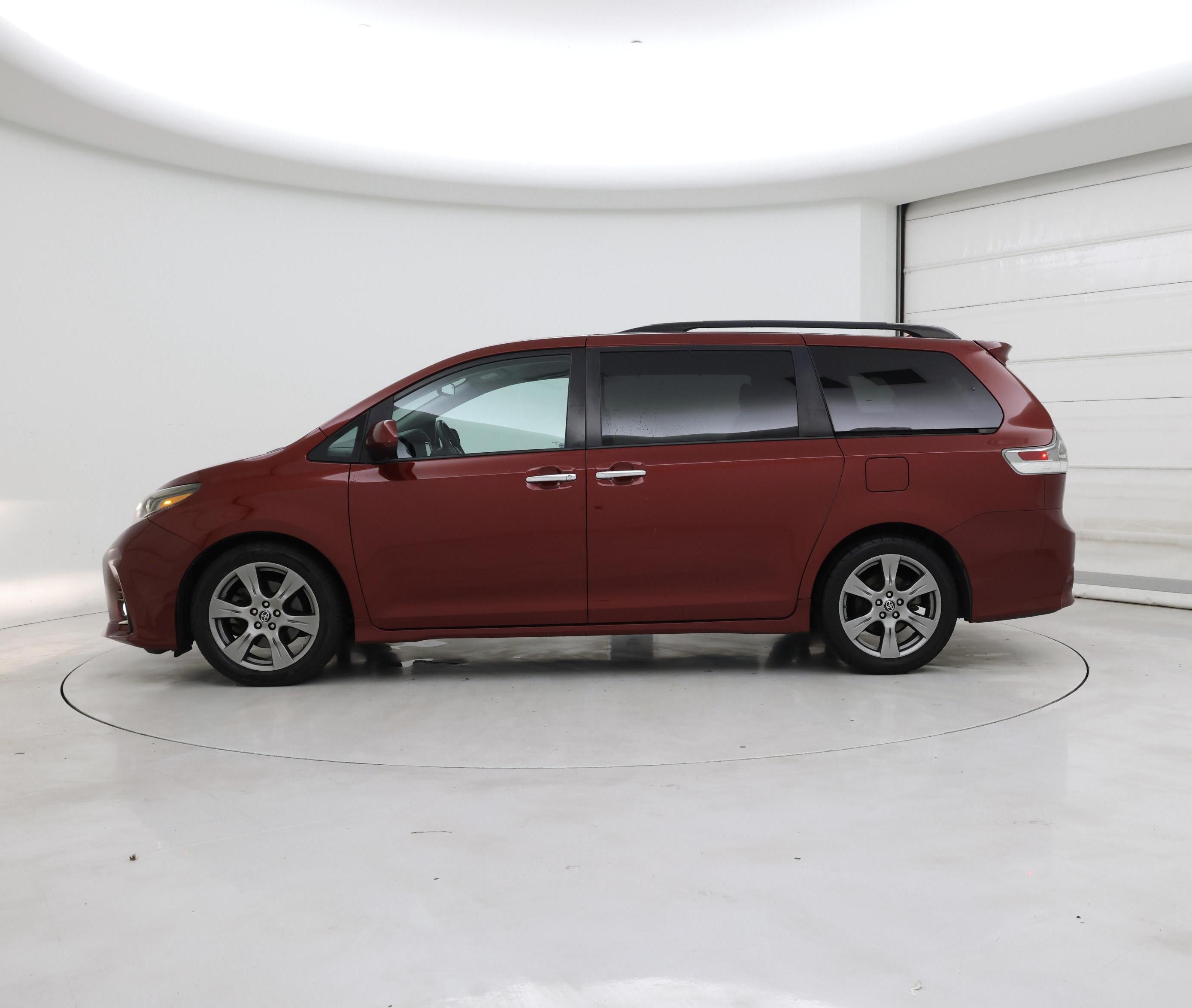 Thumbnail: 2019 Toyota Sienna - 3