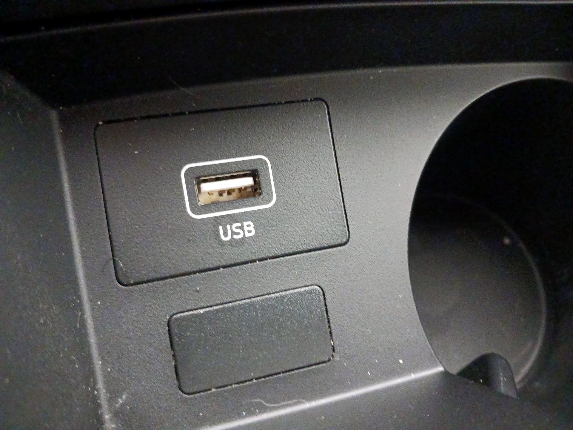 Thumbnail: 2021 Hyundai Santa Fe - 18