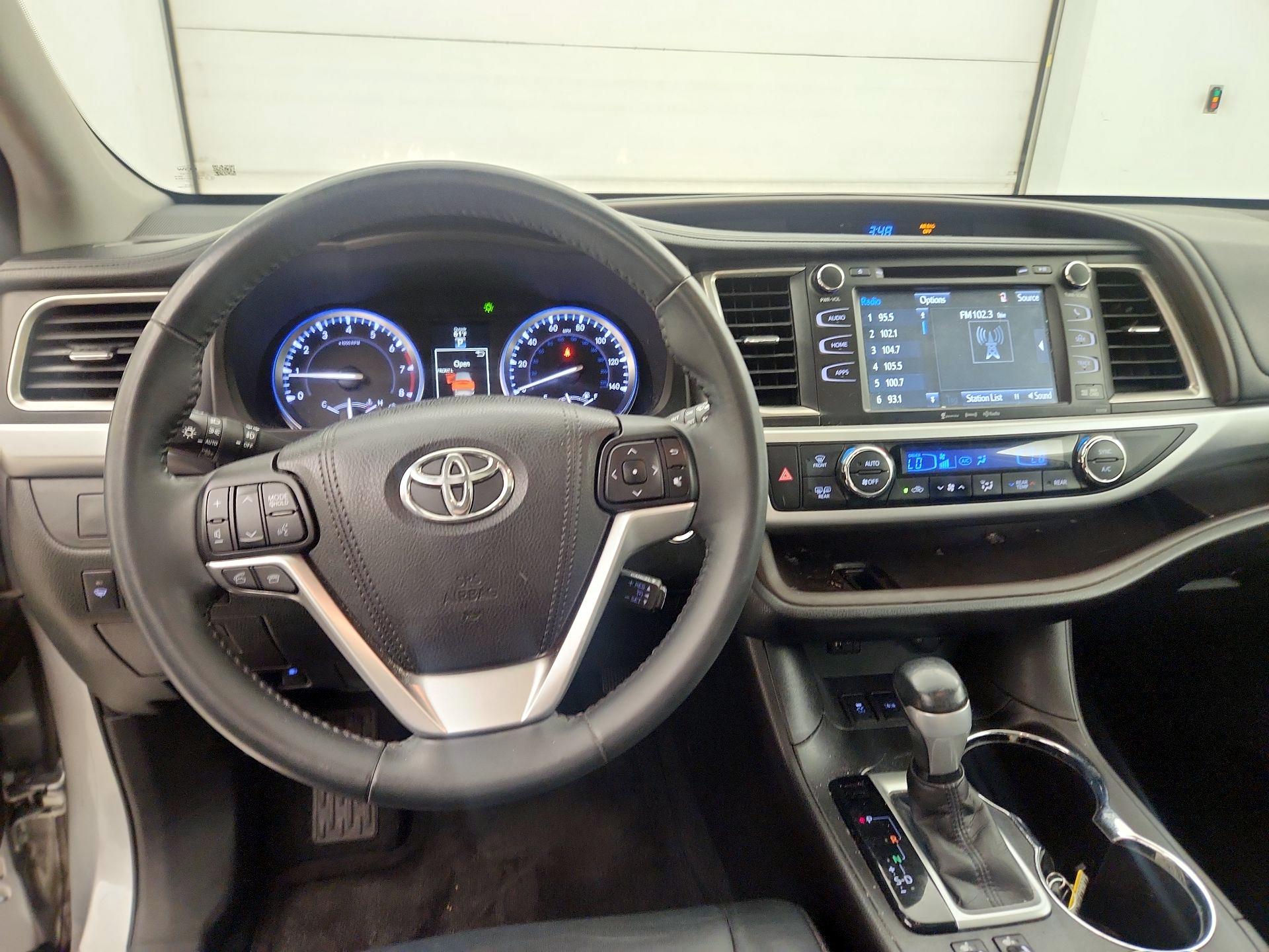 Thumbnail: 2016 Toyota Highlander - 9