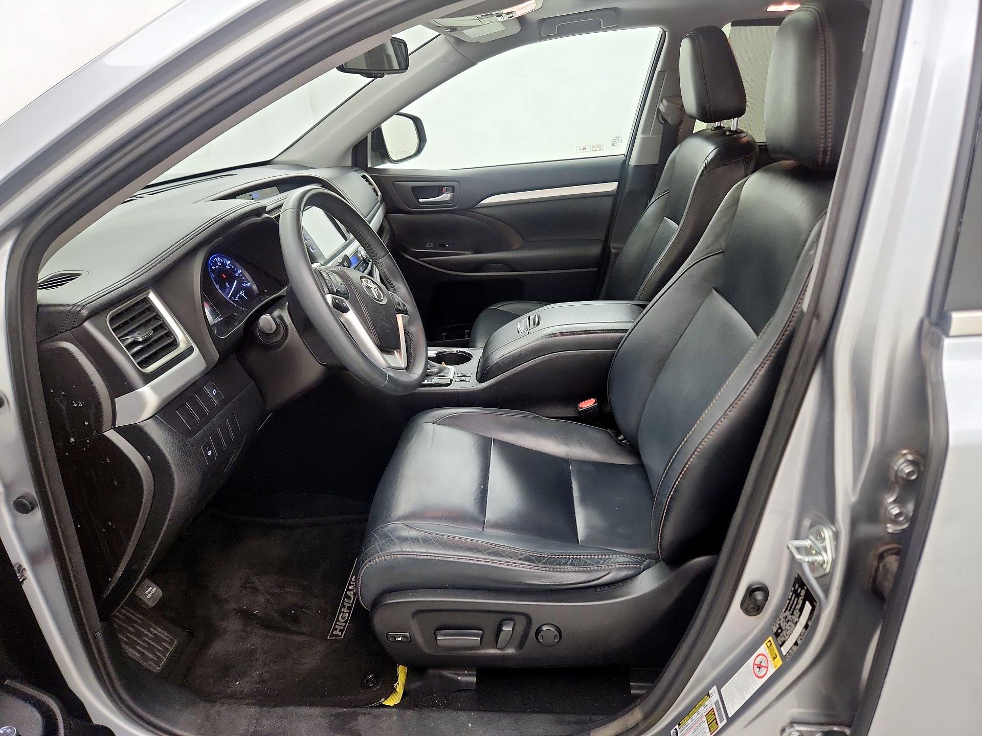 Thumbnail: 2016 Toyota Highlander - 11