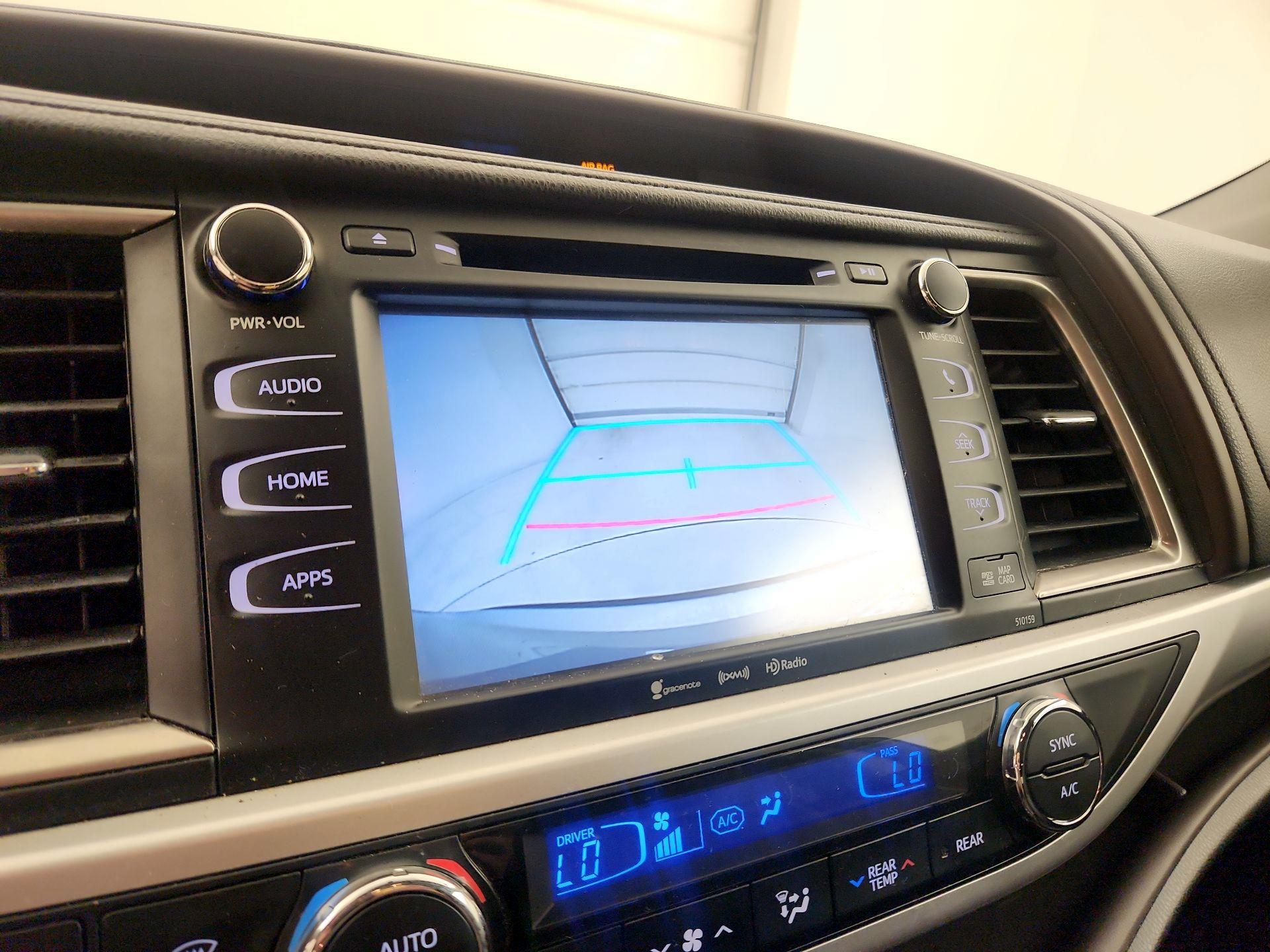 Thumbnail: 2016 Toyota Highlander - 14