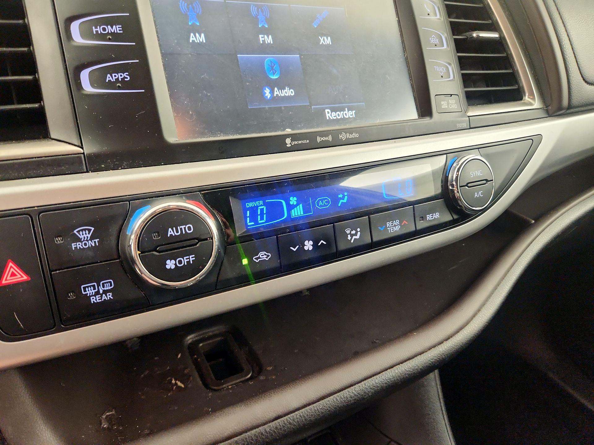 Thumbnail: 2016 Toyota Highlander - 16