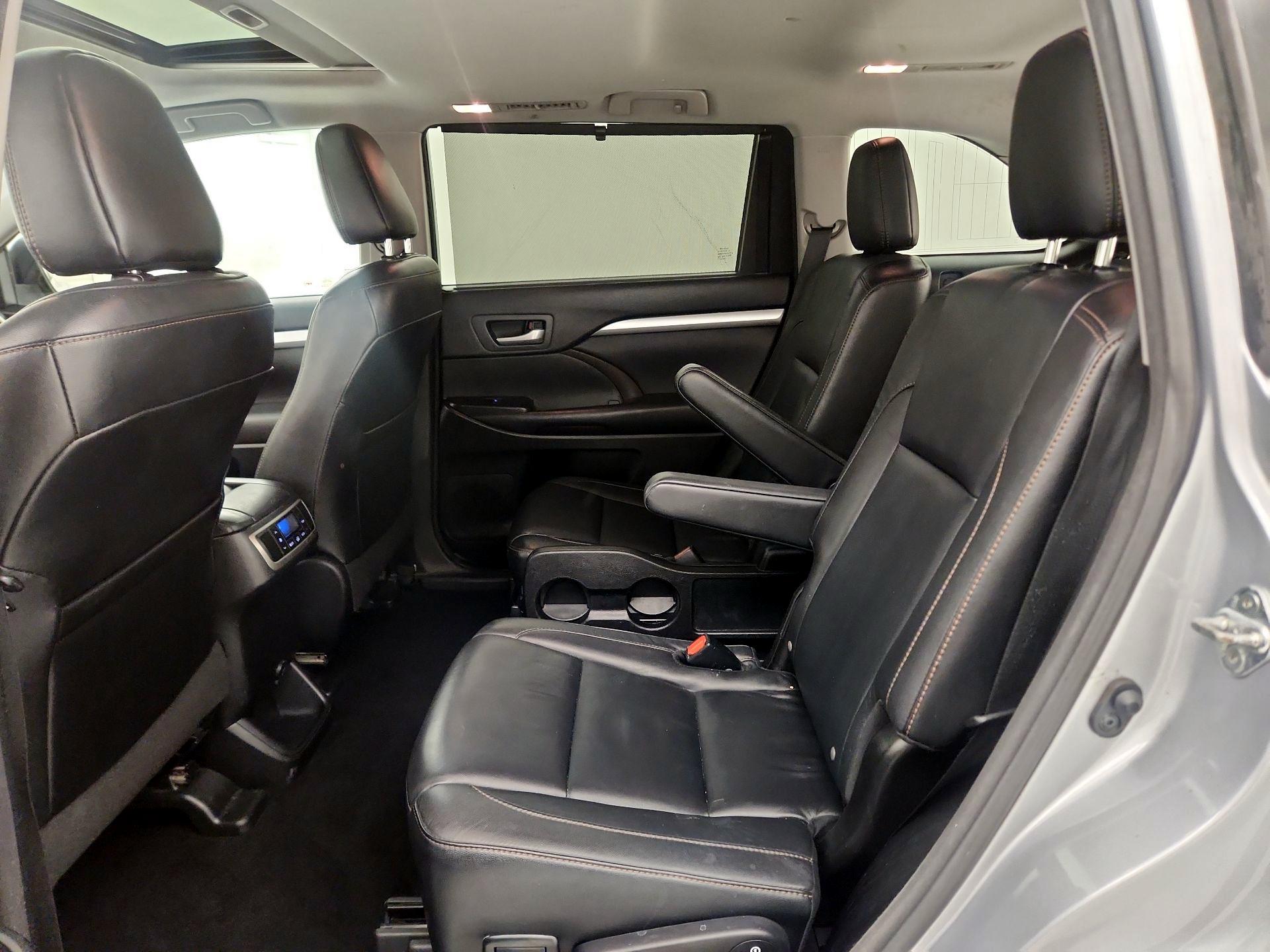 Thumbnail: 2016 Toyota Highlander - 20