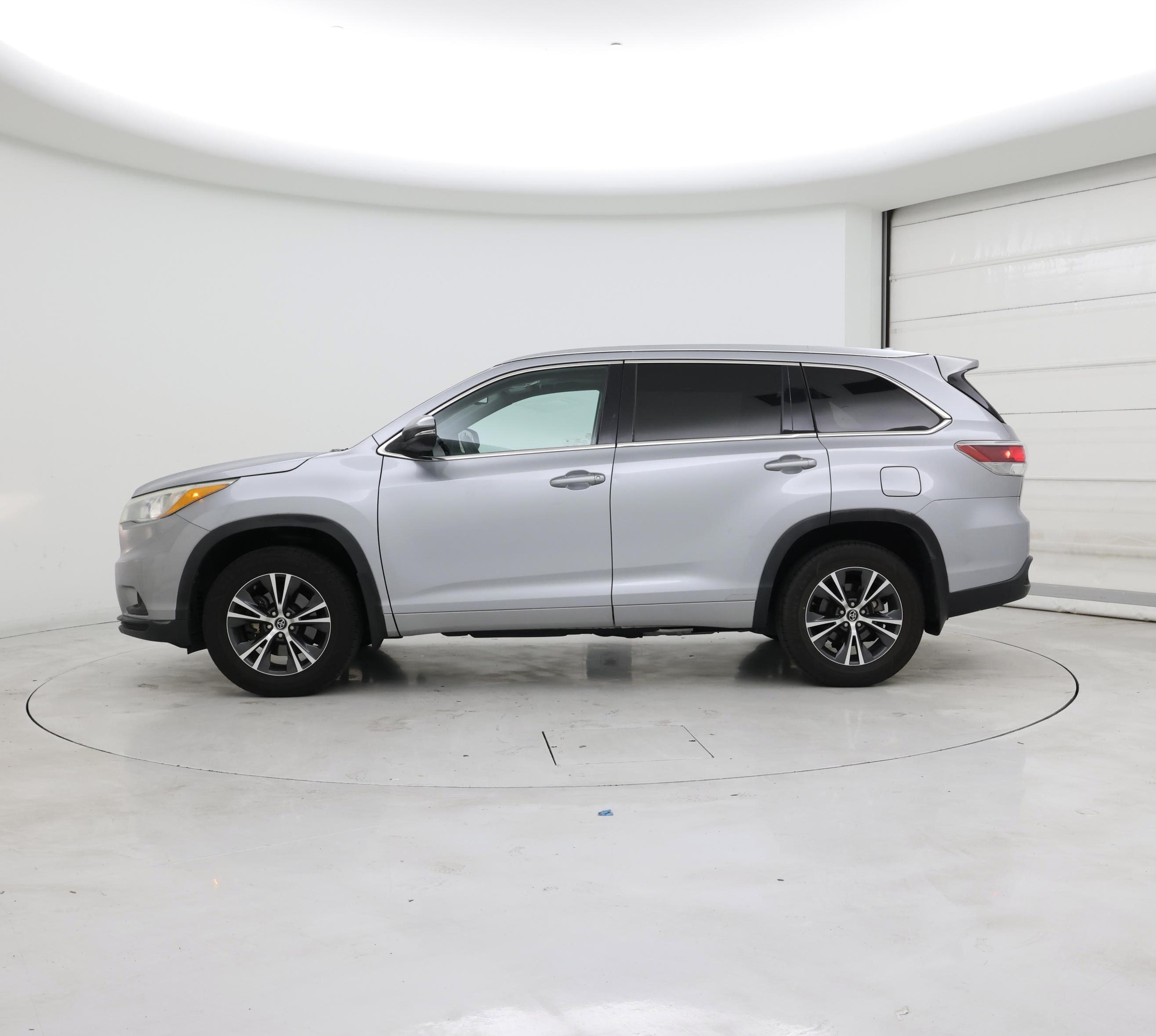 Thumbnail: 2016 Toyota Highlander - 3