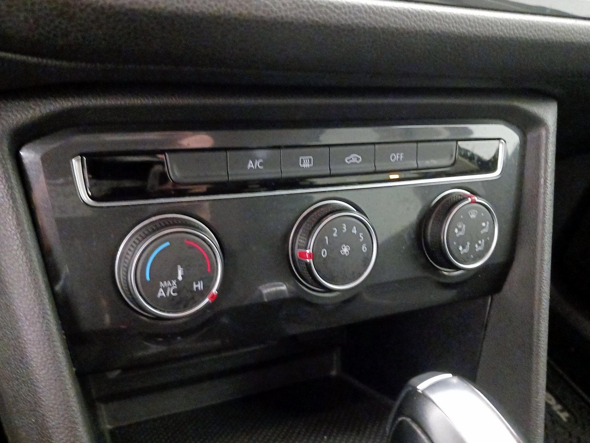 Thumbnail: 2019 Volkswagen Tiguan - 16