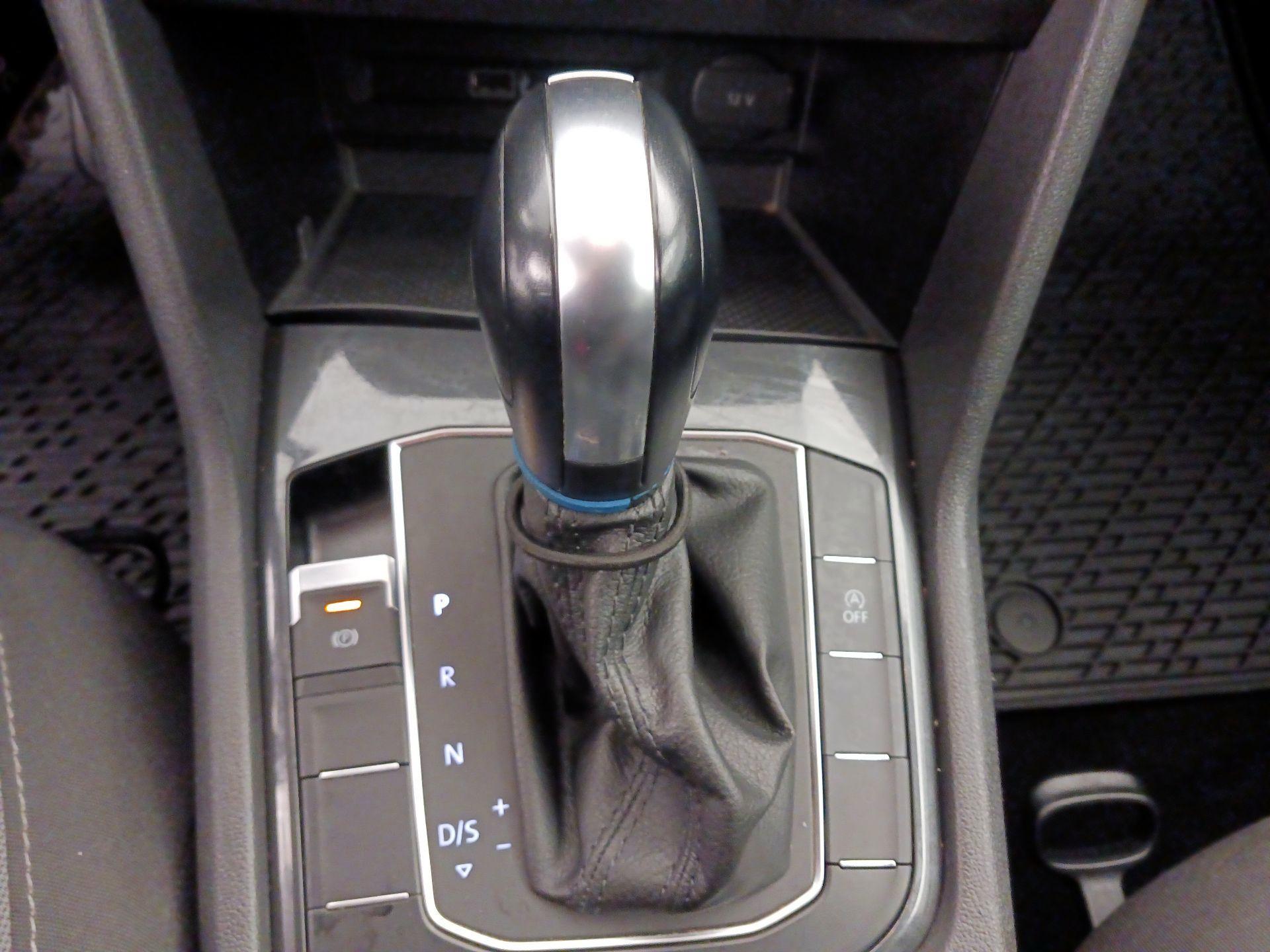 Thumbnail: 2019 Volkswagen Tiguan - 17