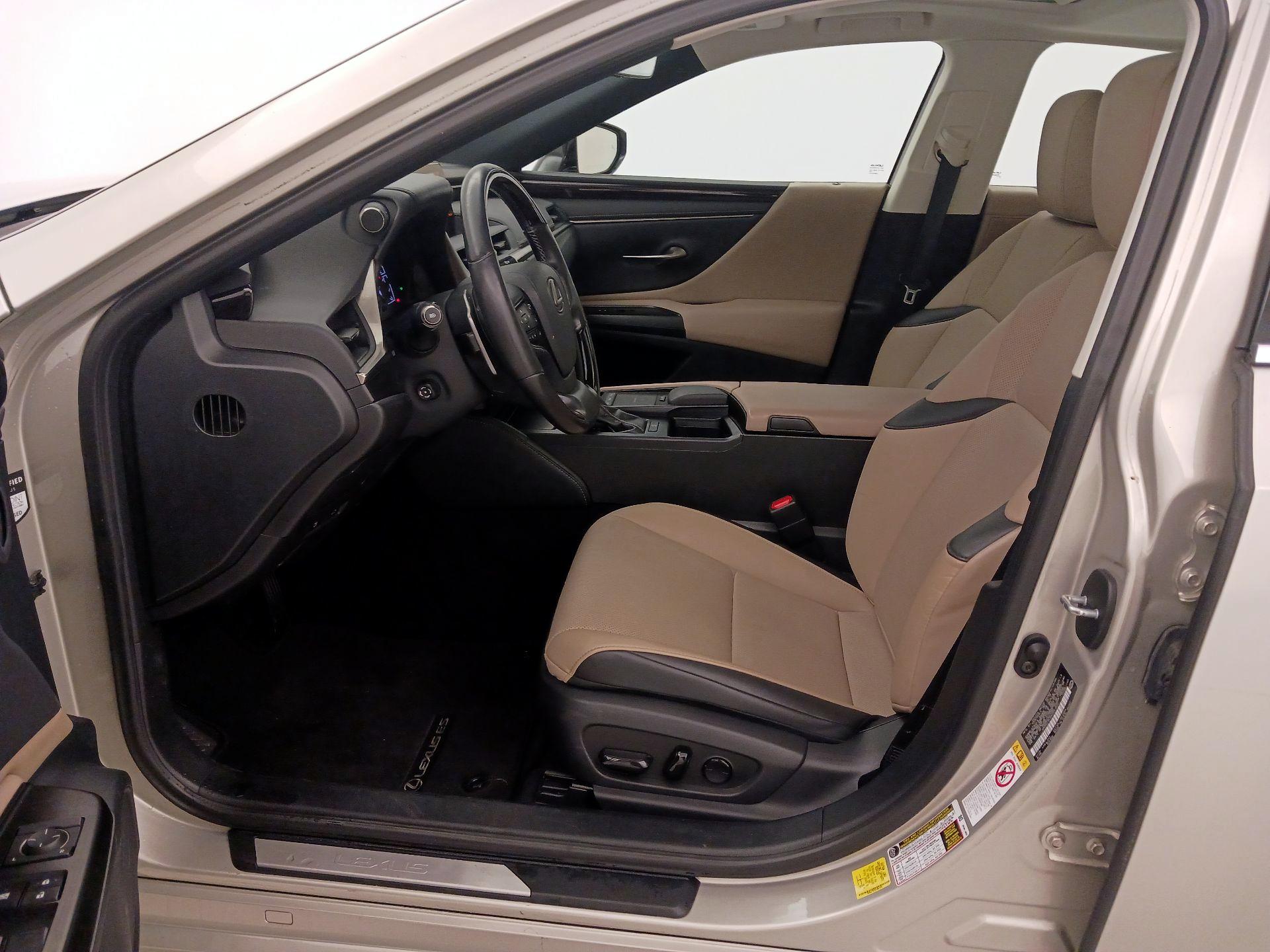 Thumbnail: 2019 Lexus ES - 11