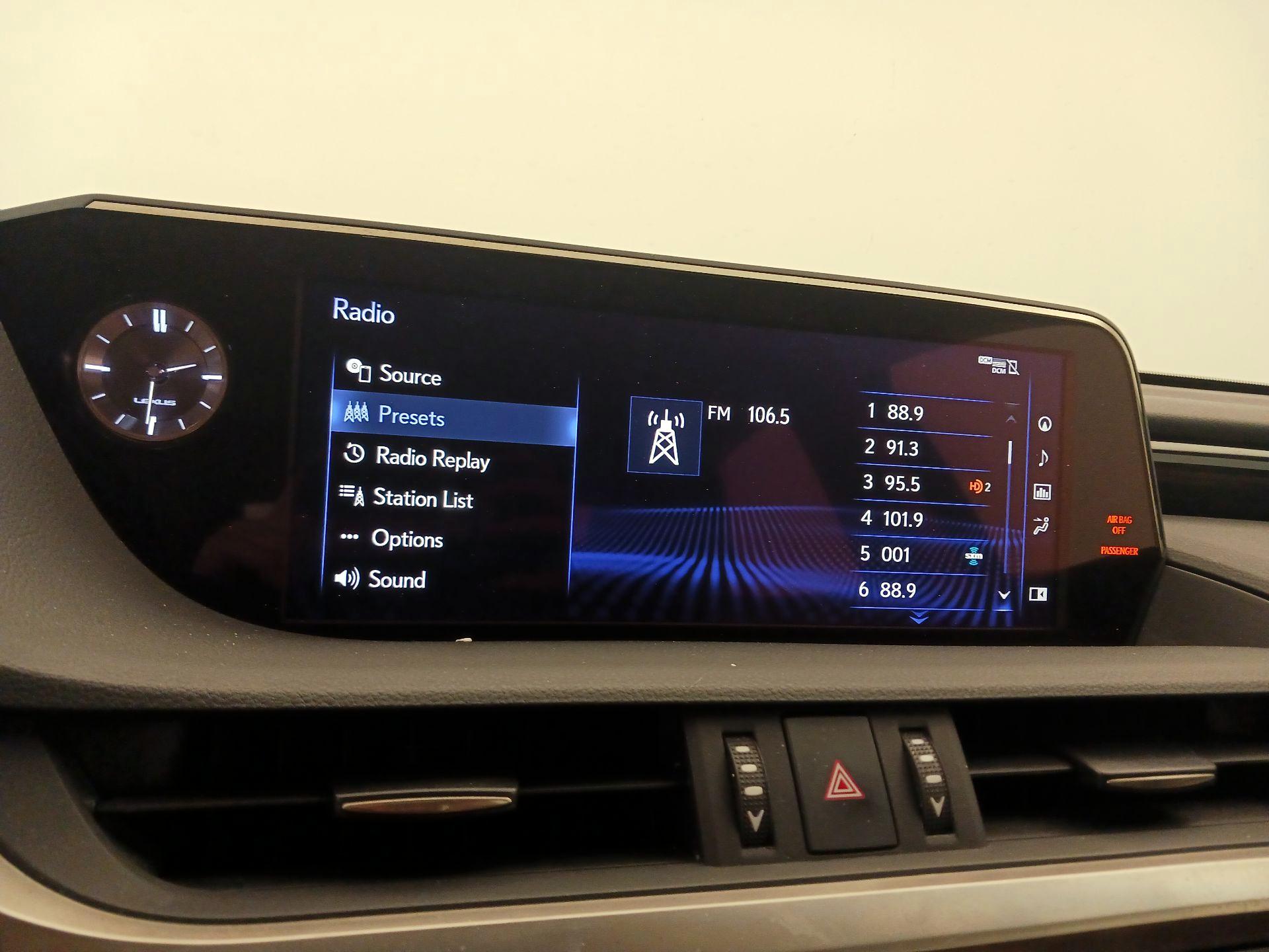 Thumbnail: 2019 Lexus ES - 16