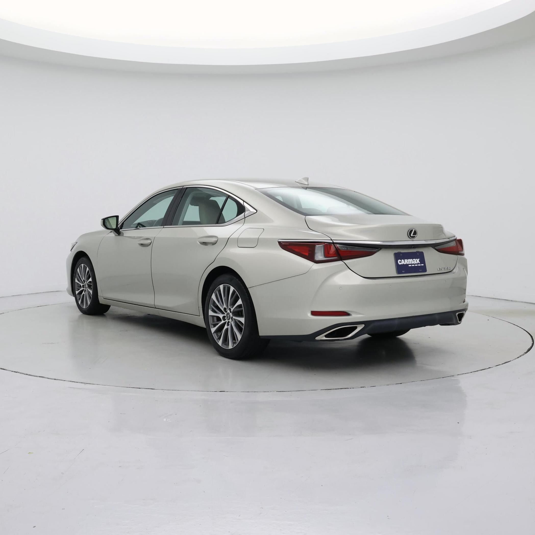 Thumbnail: 2019 Lexus ES - 2