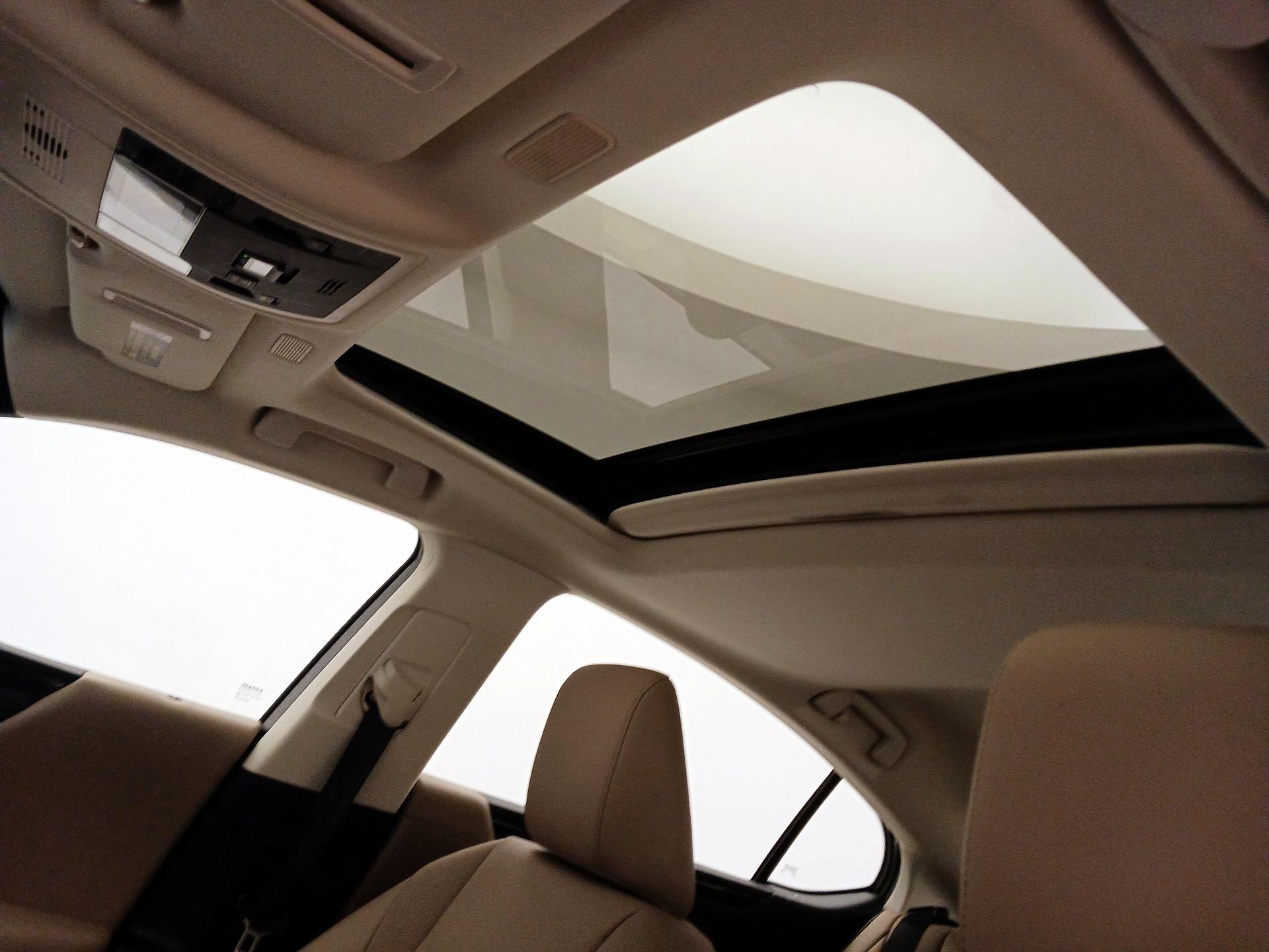 Thumbnail: 2019 Lexus ES - 20